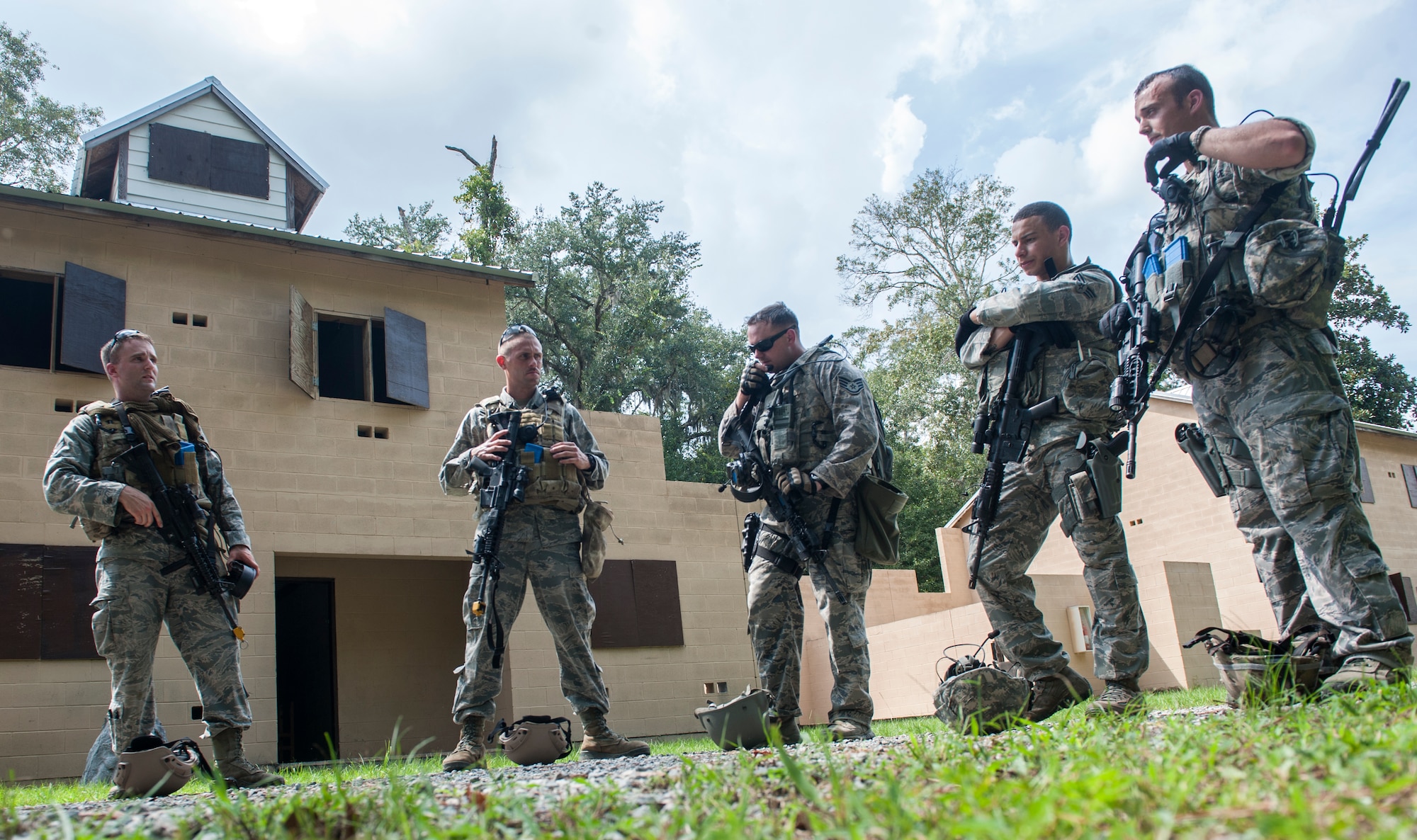 Airmen discuss a shoot-don’t-shoot evaluation as part of tryouts for the Special Reaction Team (SRT) at Moody Air Force Base, Ga., Sept. 6, 2013. Tryouts for the SRT also included physical fitness tests, written tests and marksmanship. (U.S. Air Force photo by Senior Airman Jarrod Grammel/Released)
