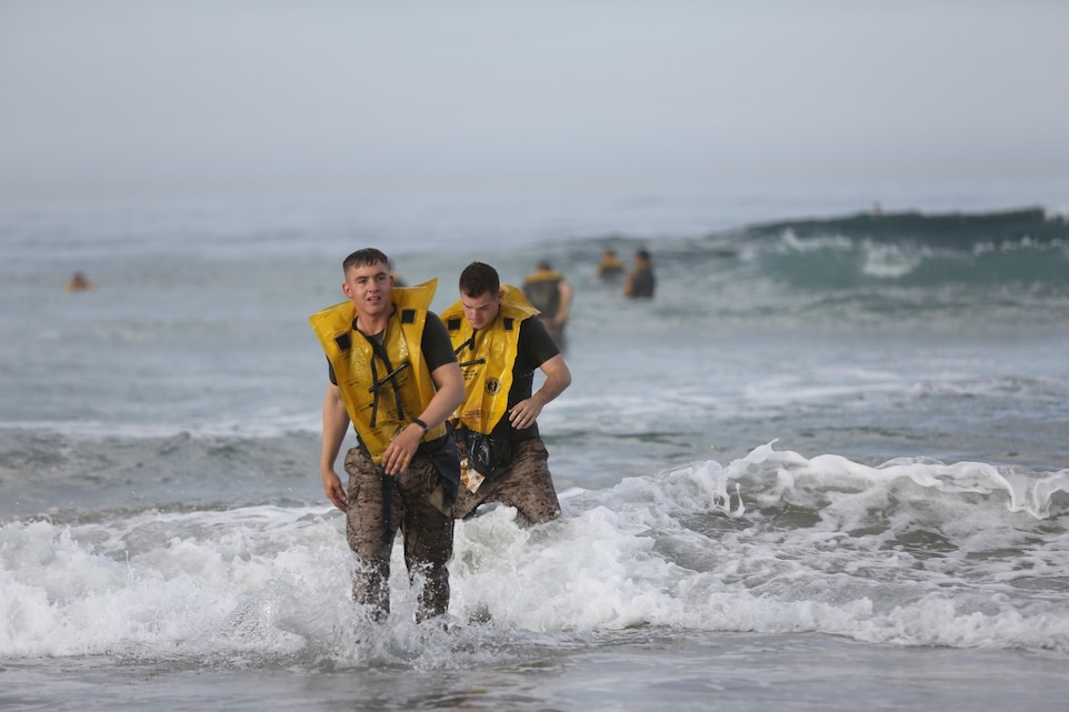 Gators conduct surf qualification > United States Marine Corps Flagship ...