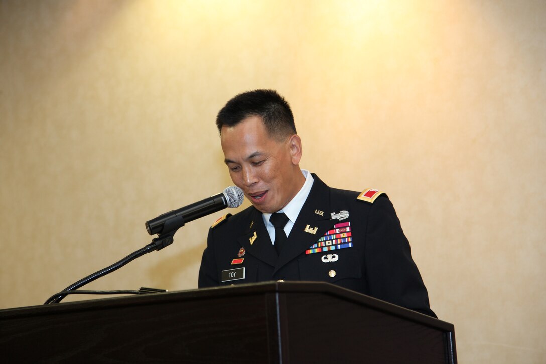 Colonel Mark Toy introduces Robert Pietrowsky at the 2013 LTG John W. Morris Civilian of the Year Award, National Awards Dinner.