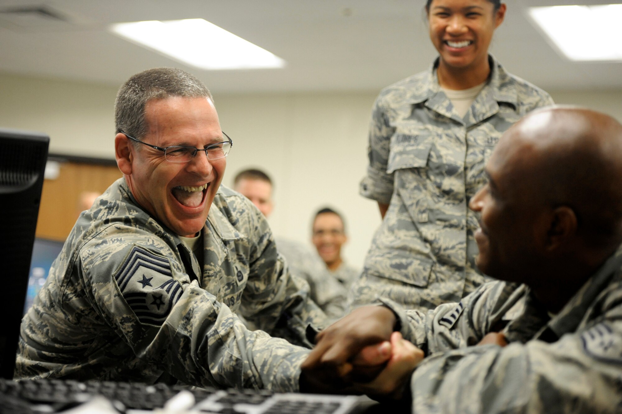 GOODFELLOW AIR FORCE BASE, Texas- Chief Master Sgt. Kevin Slater, U.S. Cyber Command and National Security Agency/Central Security Service senior enlisted leader, partakes in a friendly arm wrestling match while mentoring students Sept. 10. Chief Slater toured the base to spend time with America's future intelligence, surveillance, and reconnaissance professionals. (U.S. Air Force photo/ Staff Sgt. Austin Knox)
