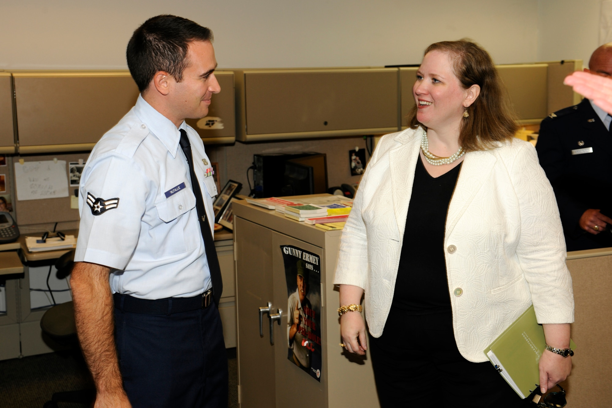 130914-Z-EZ686-046 – Airman 1st Class Michael Rutallie, 127th Communications Squadron, talks with Ms. Erin Conaton, vice-chair of the National Commission of the Structure of the Air Force, during a visit by members of the commission to Selfridge Air National Guard Base, Mich., Sept. 14, 2013. During the visit, members of the commission visited with Airmen and took testimony about Air National Guard operations. (U.S. Air National Guard photo by MSgt. David Kujawa/Released)