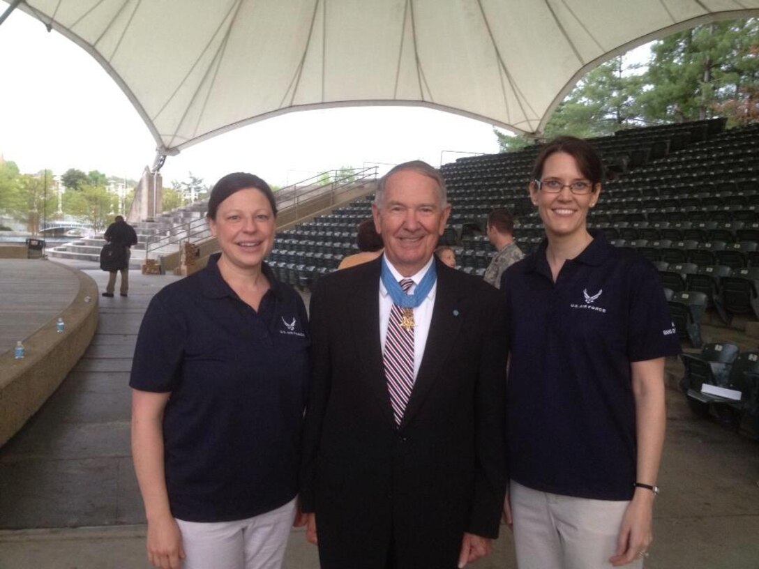 SSGT Elisa Wardeska and TSGT Lori Reeves pictured with Congressional Medal of Honor Winner Joe Marm after a Knoxville ceremony in his honor