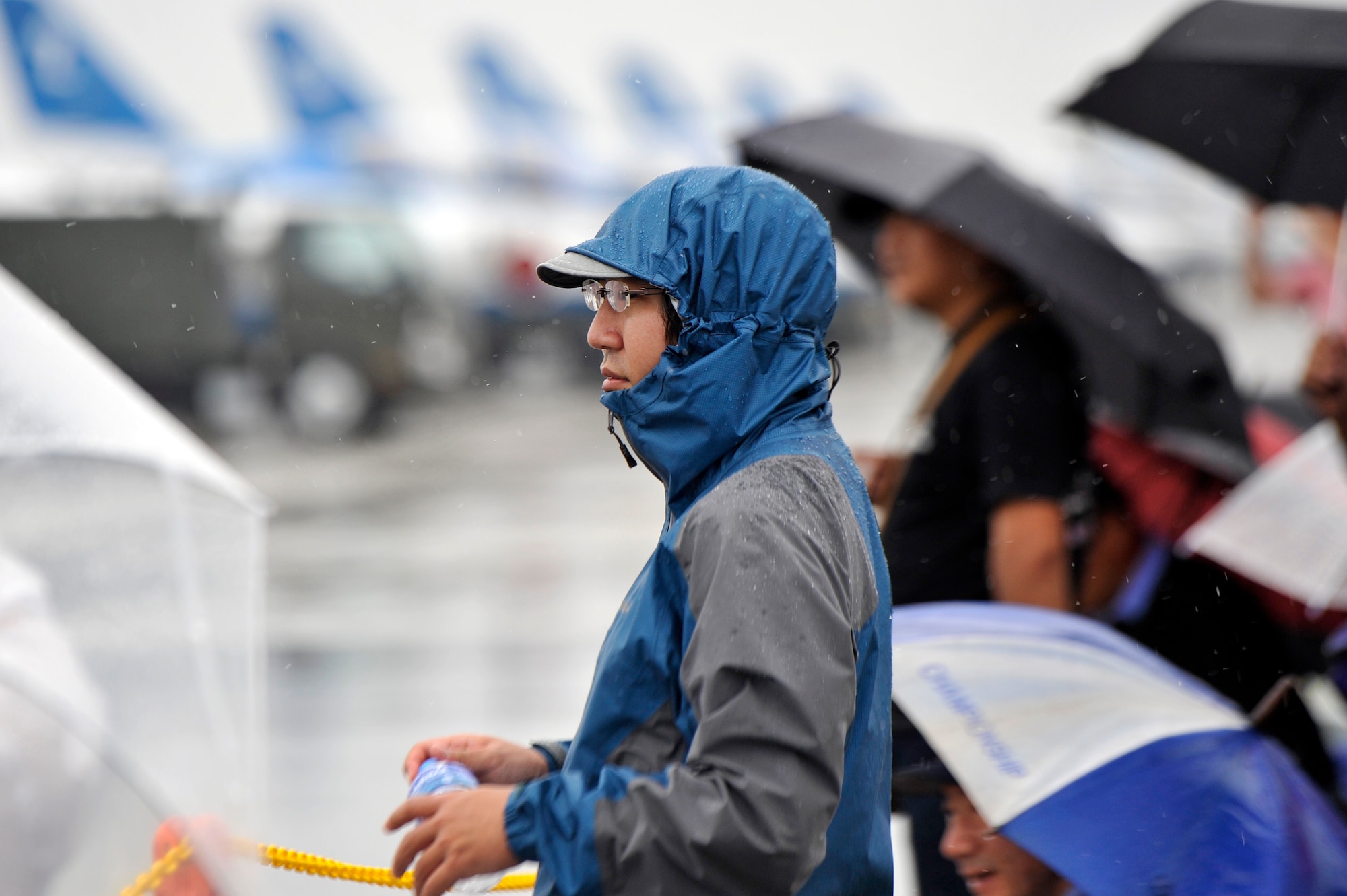 A crowd of spectators look on as a Japan Air Self-Defense Force F-2 performs a flyby during the 2013 Air Festival at Misawa Air Base, Japan, Sept. 15, 2013. More than 80,000 people had the opportunity to view more than 25 static displays, demonstrations and flybys and various forms of entertainment. (U.S. Air Force photo by Airman 1st Class Zachary Kee)