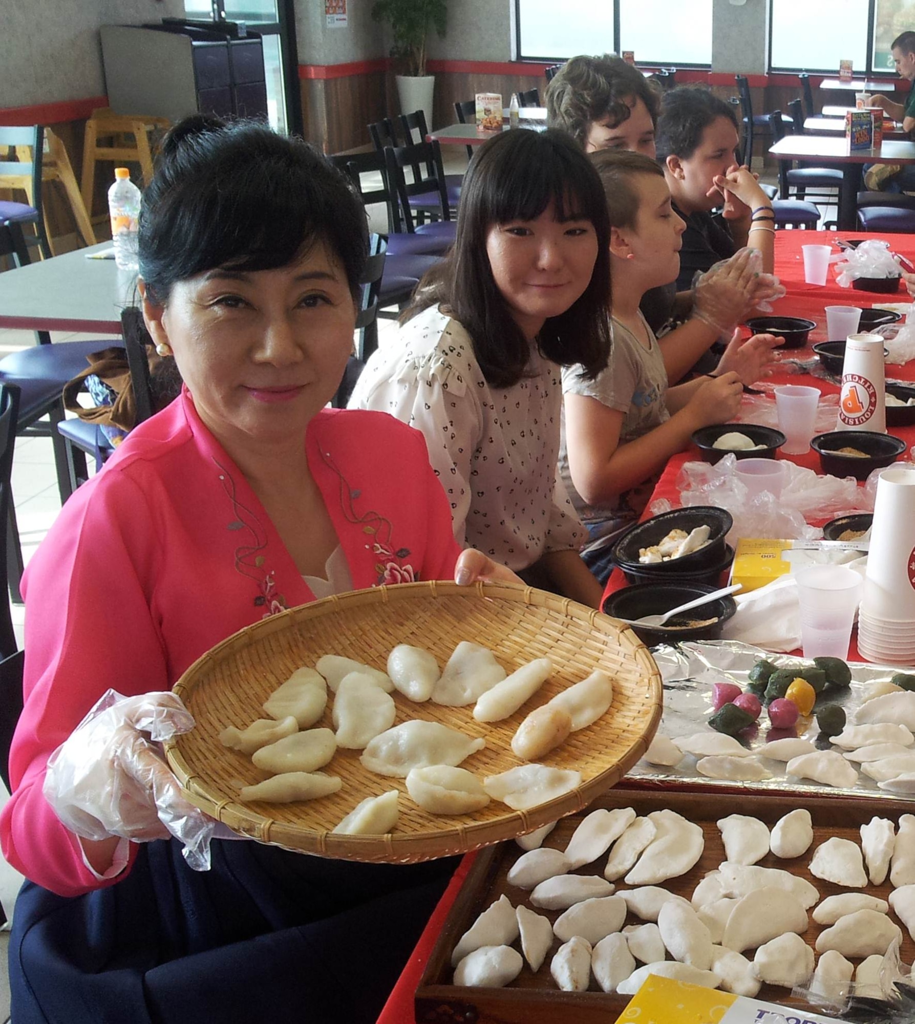 Airmen experience taste of Korea > Osan Air Base > Article Display