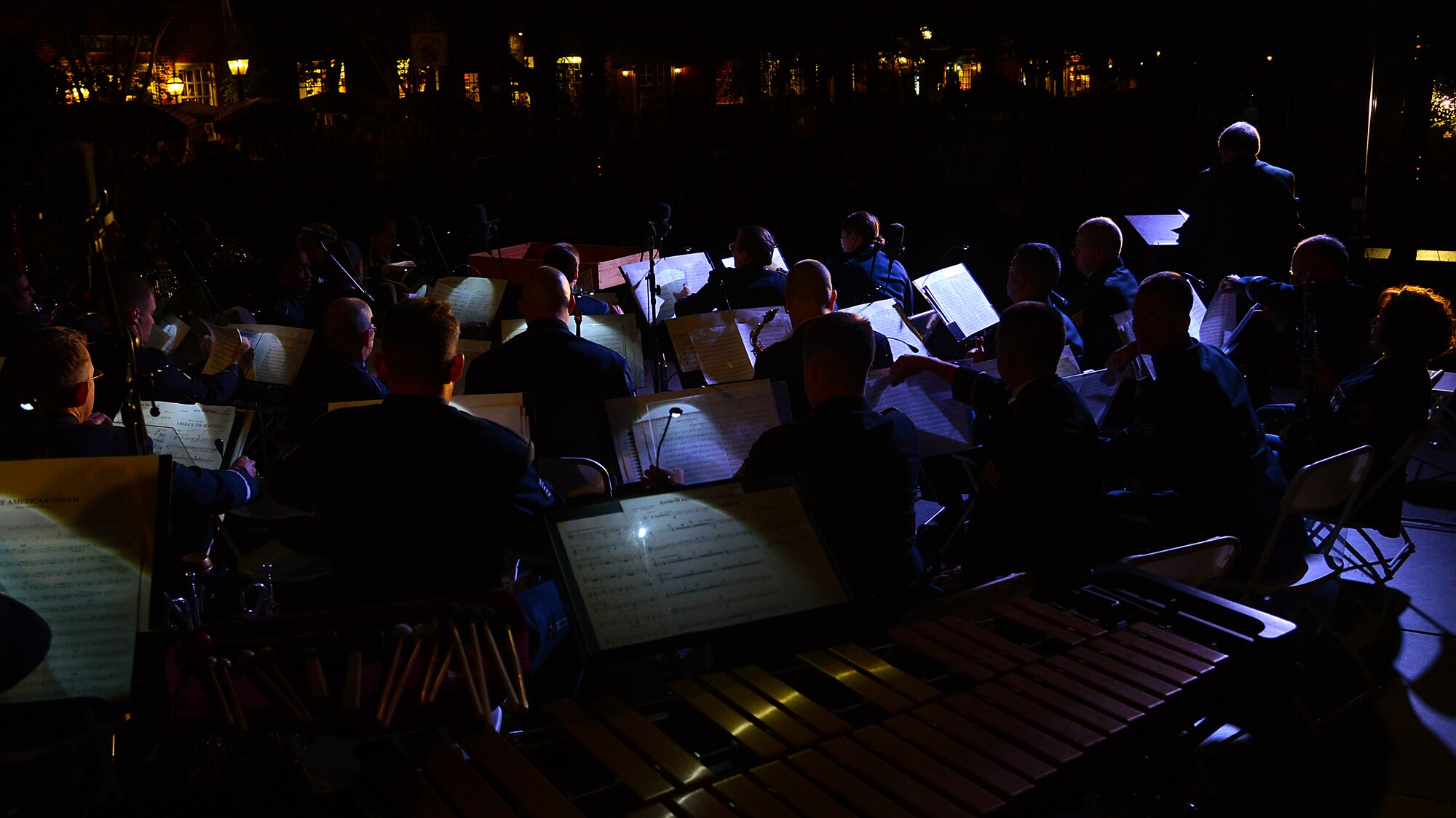 The U.S. Army Training and Doctrine Command Band and U.S. Air Force Heritage of America Band perform during the Constitution Day Concert in Williamsburg, Va., Sept. 17, 2013. The Colonial Williamsburg Fife and Drum Corps also performed. (U.S. Air Force photo by Airman 1st Class Victoria H. Taylor/ Released)