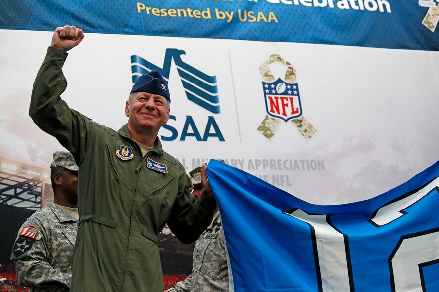 Seahawks select 446th AW at 2013 military unit. (U.S. Air Force Reserve photo by Master Sgt. Jake Chappelle)