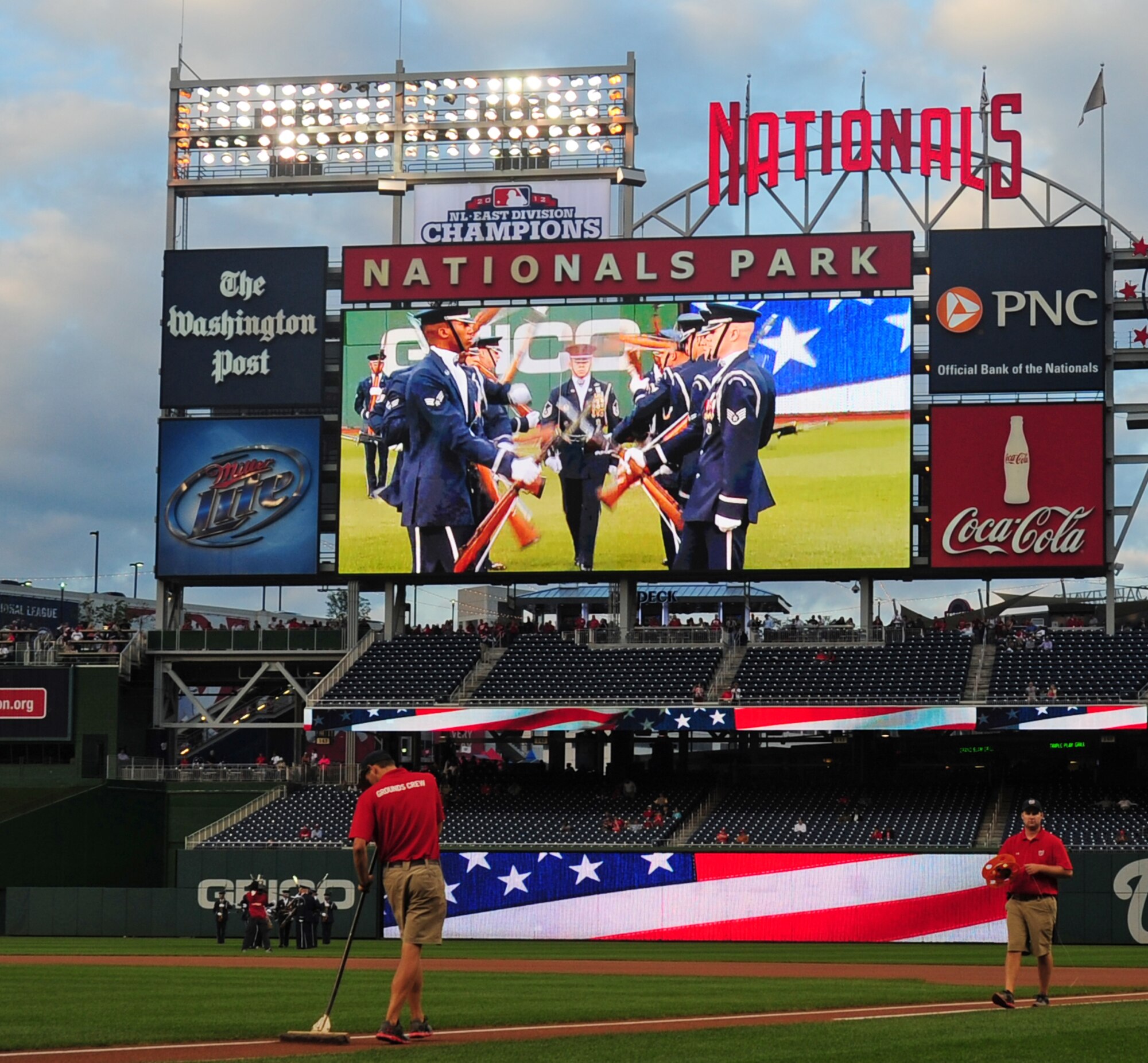 The United States Air Force Drill Team performs during Air Force Night at National’s Park, Washington, D.C., Sept. 19, 2013. Airmen from the National Capitol Region participated in various pre-game events and ceremonies in honor of Air Force Night. (U.S. Air Force photo/Airman 1st Class Erin O’Shea) 
