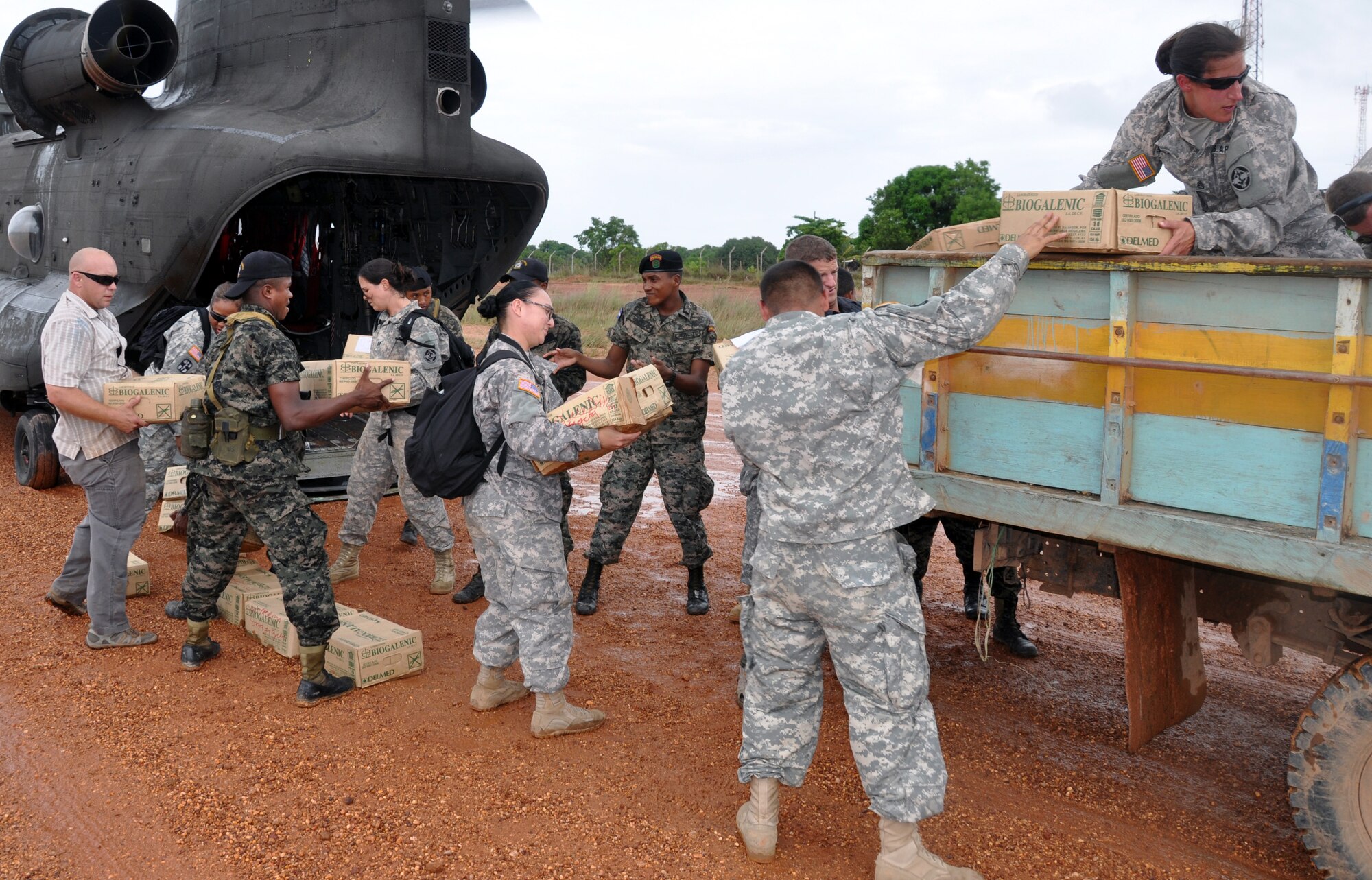 Members of Joint Task Force-Bravo work with members of the Honduran military to offload medical supplies from a CH-47 Chinook helicopter at Puerto Lempira, Honduras, Sept. 21, 2013.  Joint Task Force-Bravo partnered with the Honduras Ministry of Health to coordinate the movement of more than 140 boxes of medical supplies from Soto Cano Air Base to Puerto Lempira.  The medical supplies will be used at a local hospital.  (U.S. Air Force photo by Capt. Zach Anderson)   