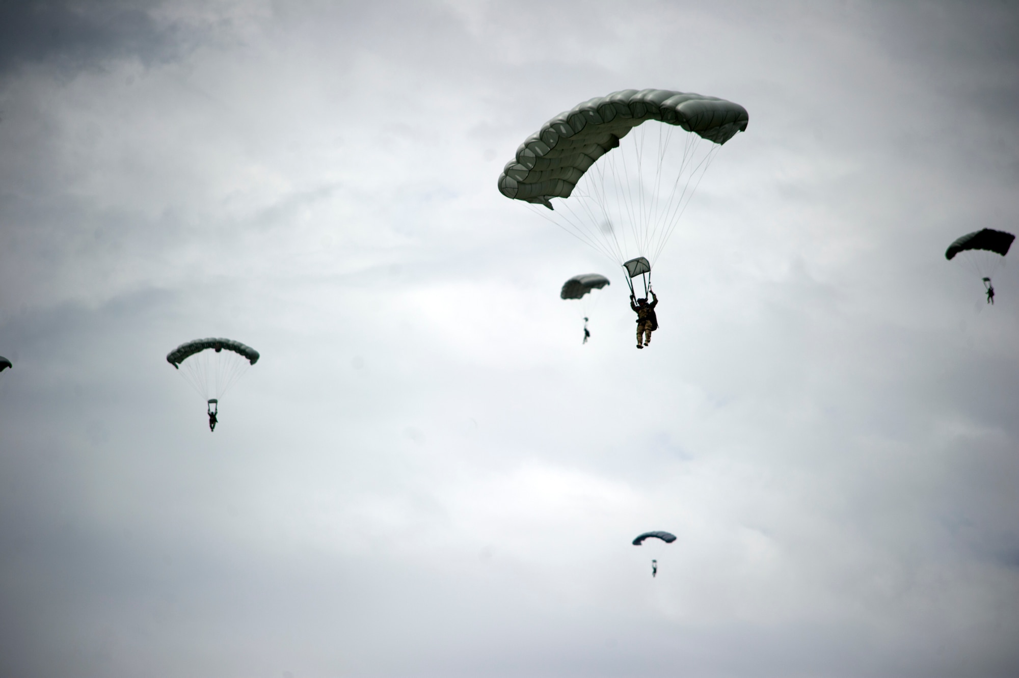 Honduran Special Forces Operators from the 15th Fuerzas Especiales Battalion and Green Berets from 7th Special Forces Group (Airborne) maneuver under canopy after exiting a AC130 Soto Cano Air Base, Honduras., Sept. 21, 2013. Green Berets from 7SFG(A) and Honduran special operations troops conducted a high altitude low opening parachute jump. Sixteen jumpers exited the ramp of a AC130 at the altitude of 16,000 ft . (U.S. Army photo by Spc. Steven K. Young/Released)