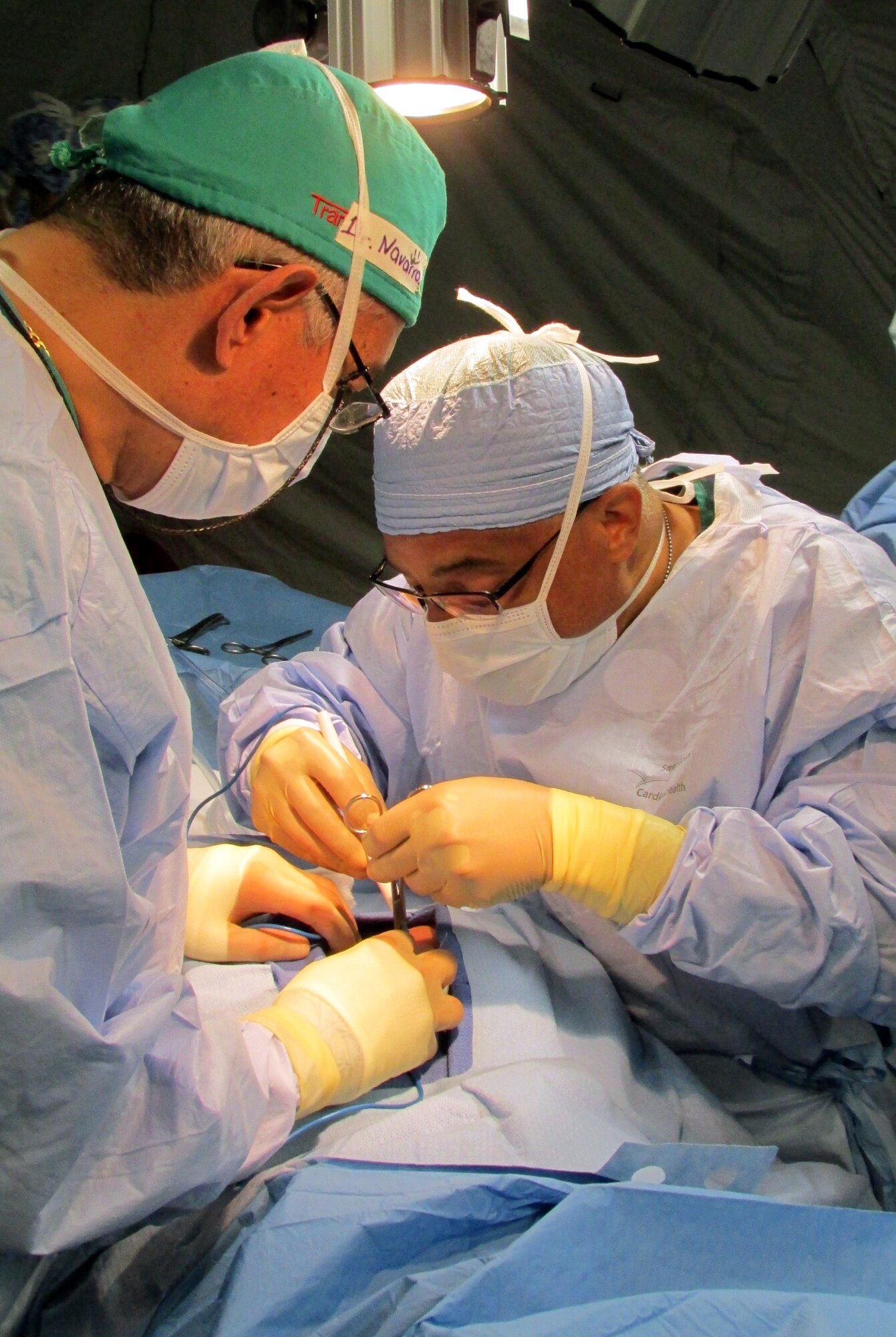 Members of Joint Task Force-Bravo's Mobile Surgical Team perform a surgical procedure during a Medical Readiness Exercise, Sept. 19, 2013.  The Mobile Surgical Team partnered with the Honduran Ministry of Health and the Honduran Surgical Association to perform 40 surgeries at the Puerto Lempira Hospital in the in the Gracias a Dios region of Honduras.  (Photo by U.S. Army SGT Michelle Krieg)