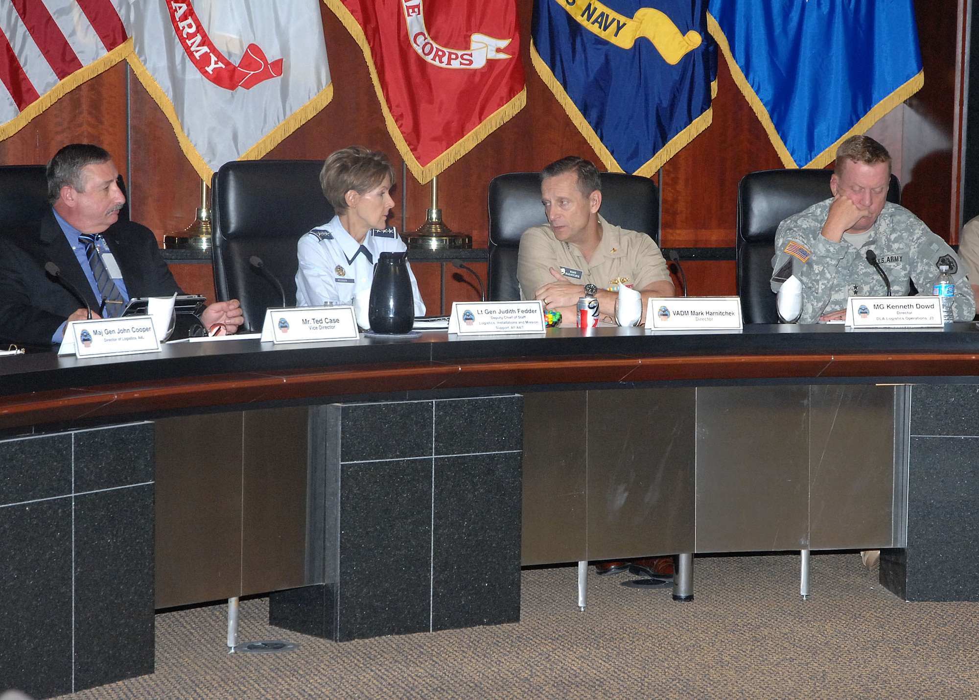 DLA Director Navy Vice Adm. Mark Harnitchek (second from right) and Air Force Deputy Chief of Staff for Logistics, Installations and Mission Support Lt. Gen. Judith Fedder (second from left) discuss topics of mutual interest Aug. 28 during Air Force/DLA Day at the McNamara Headquarters Complex. (Photo by Teodora Mocanu)