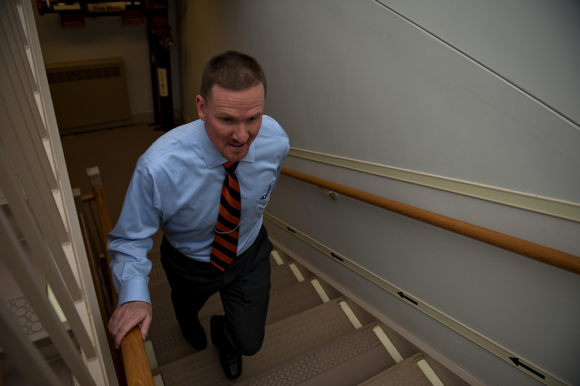 Heath Johnson walks up the stairs Sept. 6, 2013 at the Pentagon.  Since Feb. 25, 2103, Johnson has lost 91 lbs and no longer takes the elevator, but uses the stairs to get to his 5th story office. Johnson is the Air Force Personnel Organization Division chief. 