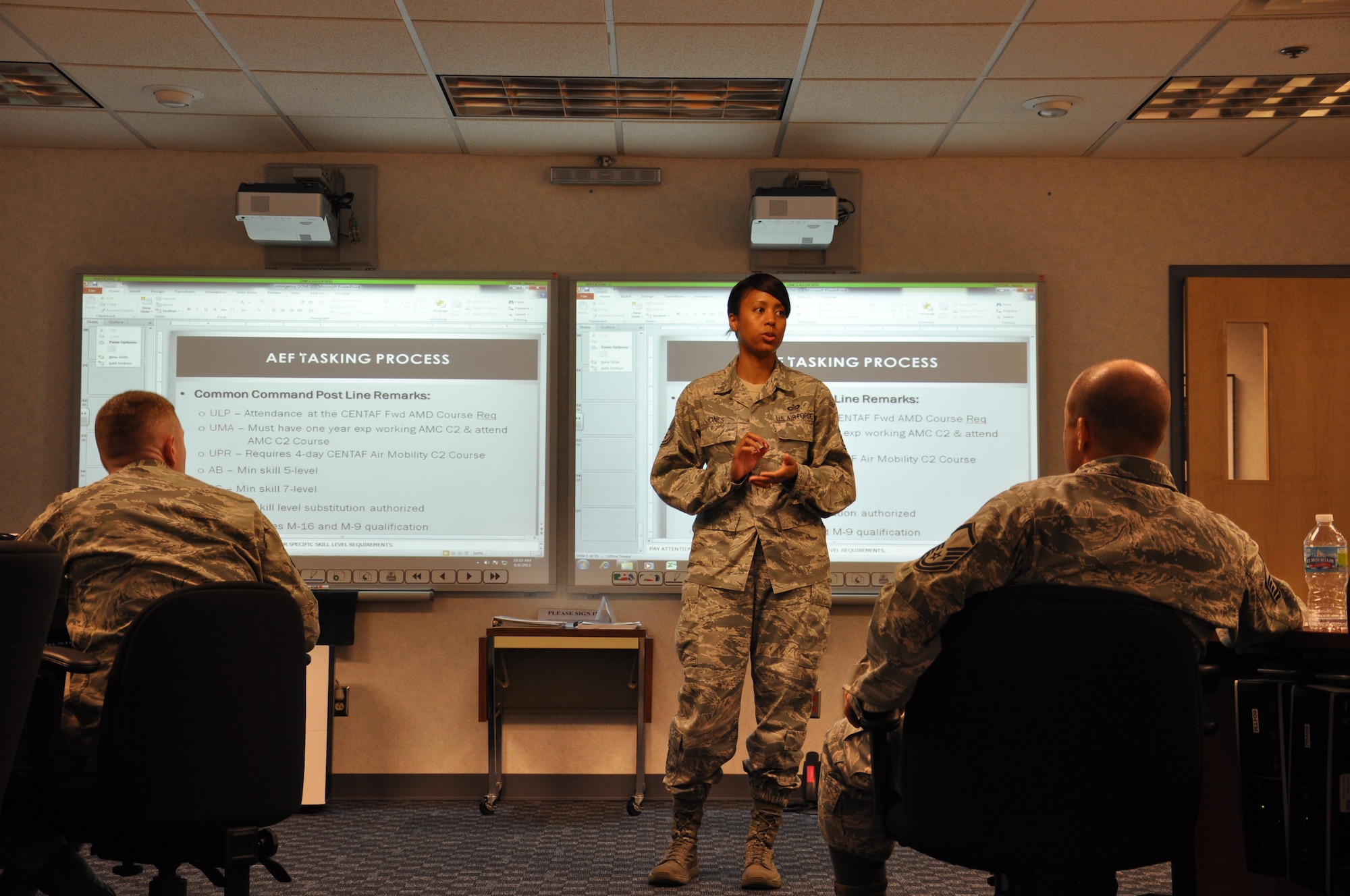 Tech. Sgt. Tiffany Jones, U.S. Air Force Expeditionary Center Mobility Operations School, Detachment 2, Manager Course director instructs Air Mobility Command's newest Command Post managers at Scott Air Force Base, Ill. The detachment recently held five courses at the same time simultaneously. (U.S. Air Force photo/Staff Sgt. Amber R. Kelly-Herard)