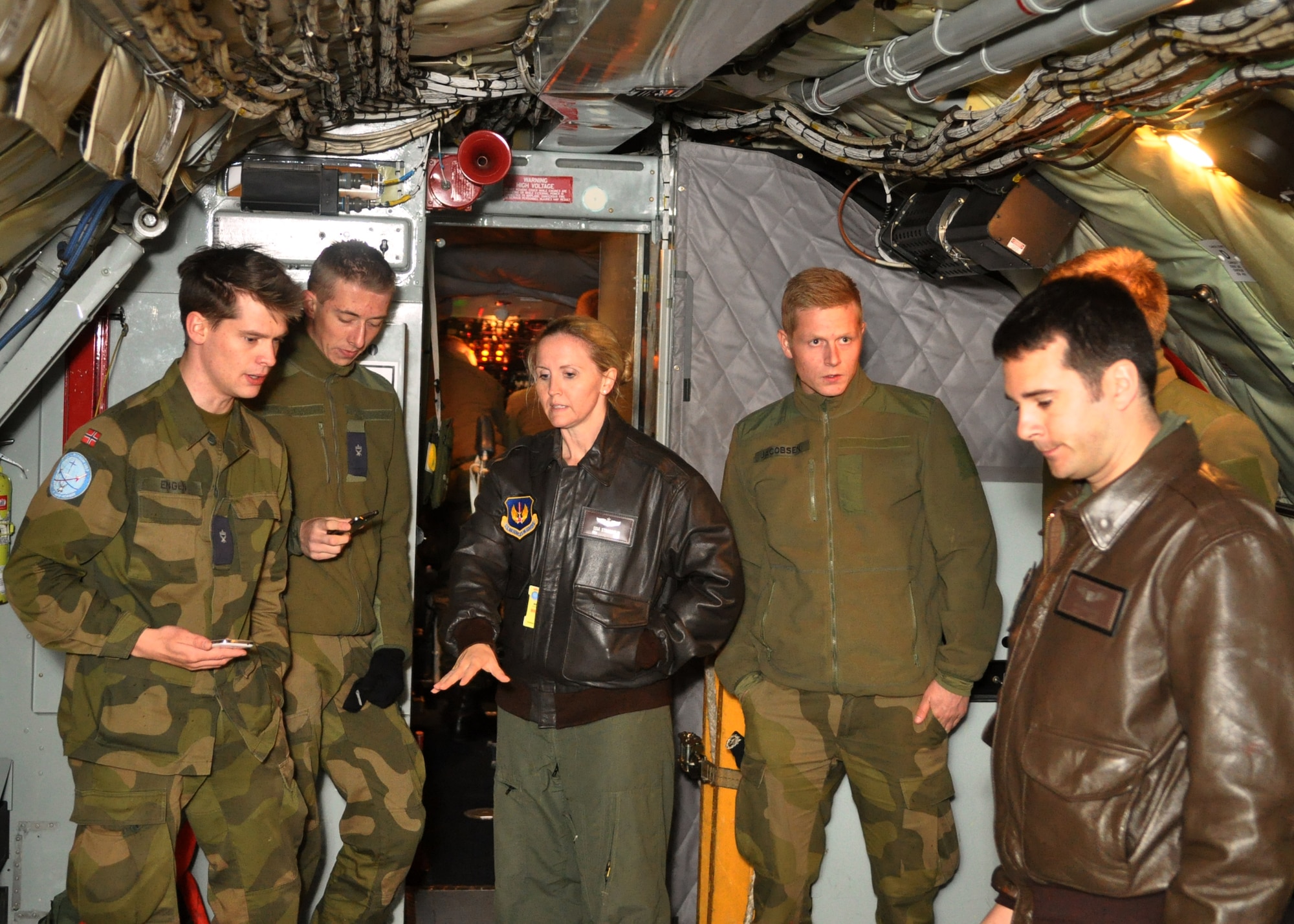 Norwegian air force personnel explore KC135 > Royal Air Force