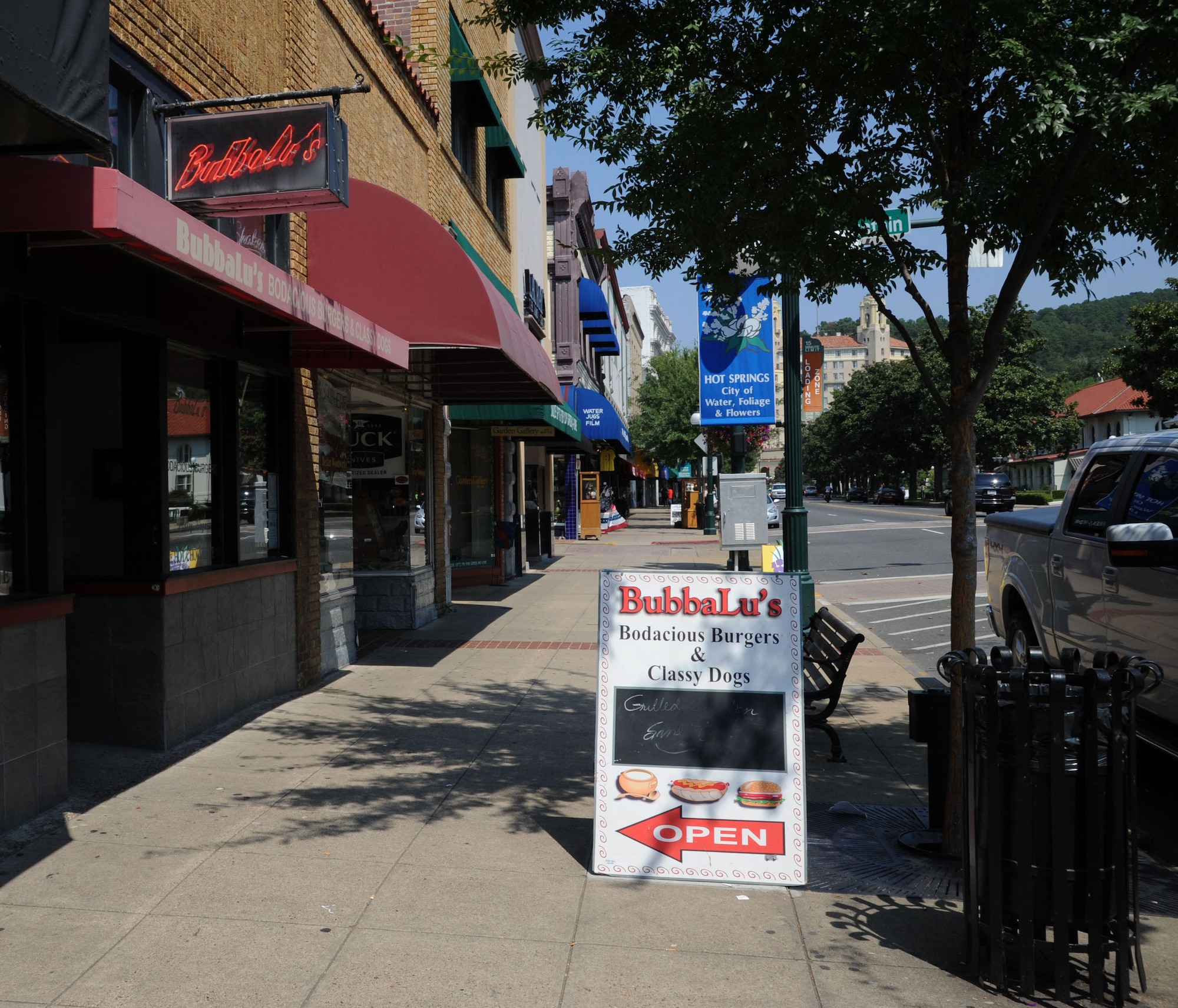 A Bubbalu’s sign informs passersby of the restaurant’s easy-to-miss location in Hot Springs, Ark. The diner, which is known for its hamburgers and hot dogs, is located in the heart of the city. (U.S. Air Force photo by Airman 1st Class Harry Brexel)