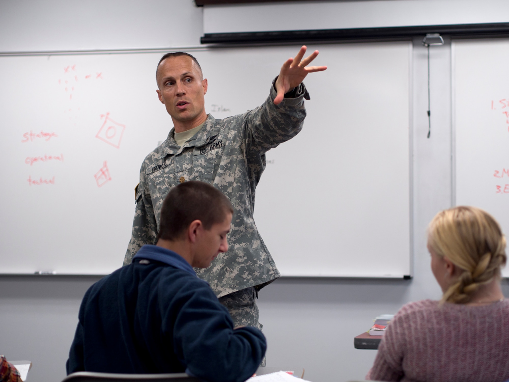 Army National Guard Maj. Tim Brower, University of Alaska Anchorage ROTC assistant professor of military science, teaches junior-year cadets about the strategic implications of global terrorist networks. The Alaska Army National Guard provided Brower and a noncommissioned officer to enhance UAA and University of Alaska Fairbanks ROTC cadre. (U.S. Air Force photo/David Bedard)
