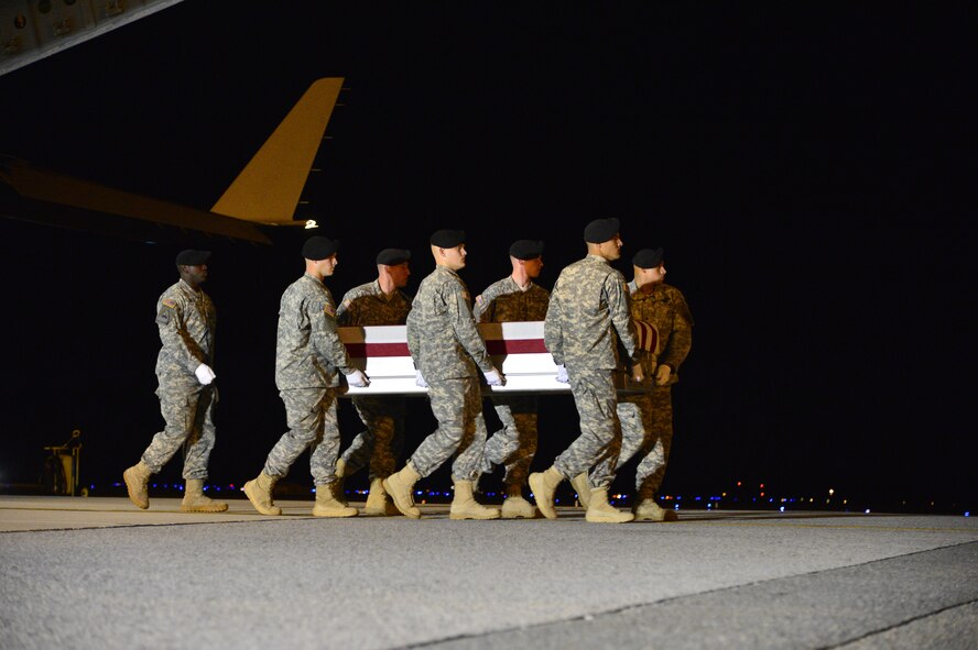 A U.S. Army carry team transfers the remains of Army Staff Sgt. Liam J. Nevins, of Denver, Colo., at Dover Air Force Base, Del., Sept. 23, 2013. Nevins was assigned to the Company B, 5th Battalion 19th Special Forces Group Fort Carson, Colo. (U.S. Air Force photo/David Tucker)