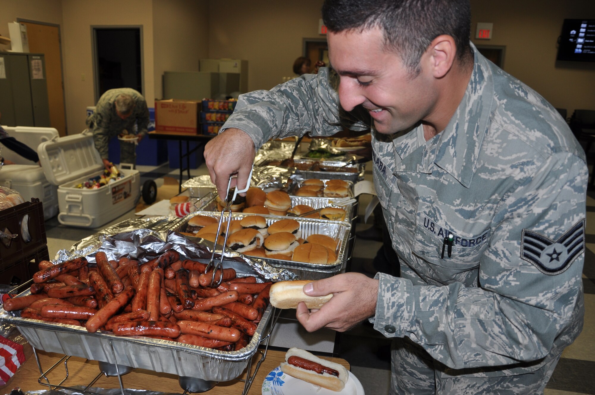 Freedom wing members enjoy a barbeque buffet featuring hot dogs and hamburgers at the Hot Diggity Dog Day here Sept. 26. To accommodate the turnout, a total of 600 hot dogs and hamburgers, 300 bags of chips, and 50 pounds of potato and macaroni salad were needed to feed more than 100 attendees at the event (U.S. Air Force photo/Senior Airman Chelsea Smith). 