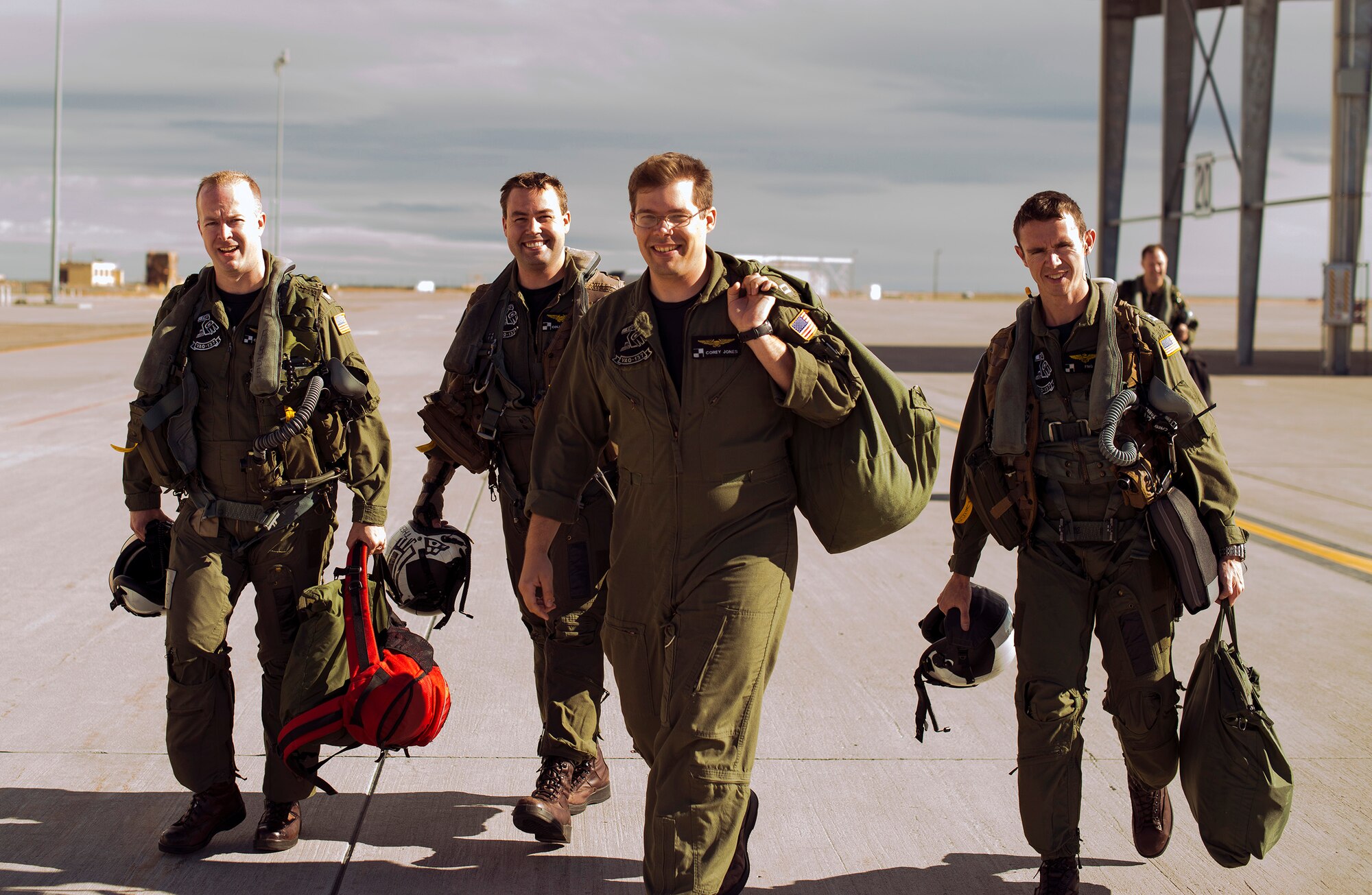U.S. Navy EA-18G Growler pilots from Electronic Attack Squadrons VAQ-137 and VAQ-136 depart the flightline at Mountain Home Air Force Base, Idaho, Sept. 30, 2013 shortly after arriving from their home units at Naval Air Station Whidbey Island, Wash. The Sailors joined fellow Airmen, Marines, Soldiers, Canadians and Germans for exercise Mountain Roundup 2013, which takes place in Idaho from Sept. 30 through Oct. 19, 2013. (U.S. Air Force photo by Master Sgt. Kevin Wallace/RELEASED)