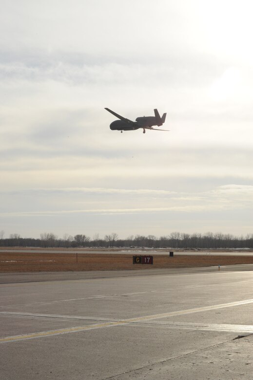 Flight of the Lady Hawk breaks records > Beale Air Force Base > Article