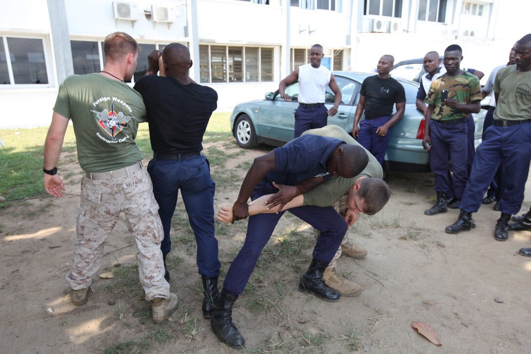 US Marines demonstrate non-lethal weapons to Ghanaian sailors