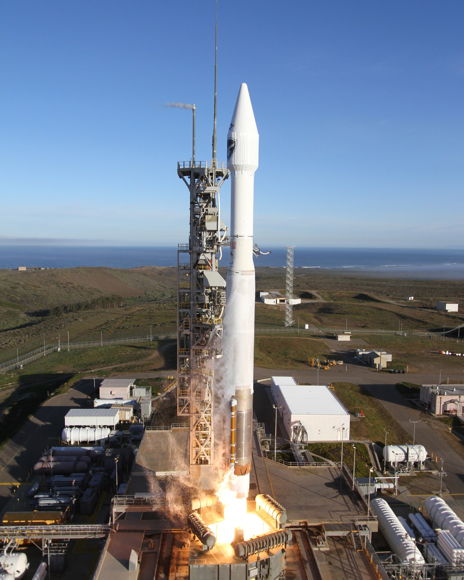 The U.S. Air Force successfully launched the 19th Defense Meteorological Satellite Program (DMSP) spacecraft at 7:46 a.m. PDT, April 3, from Vandenberg Air Force Base, Calif.  DMSP is the primary provider of terrestrial and space weather information for the U.S. military. (Photo courtesy of United Space Alliance, Bill Hartenstein)