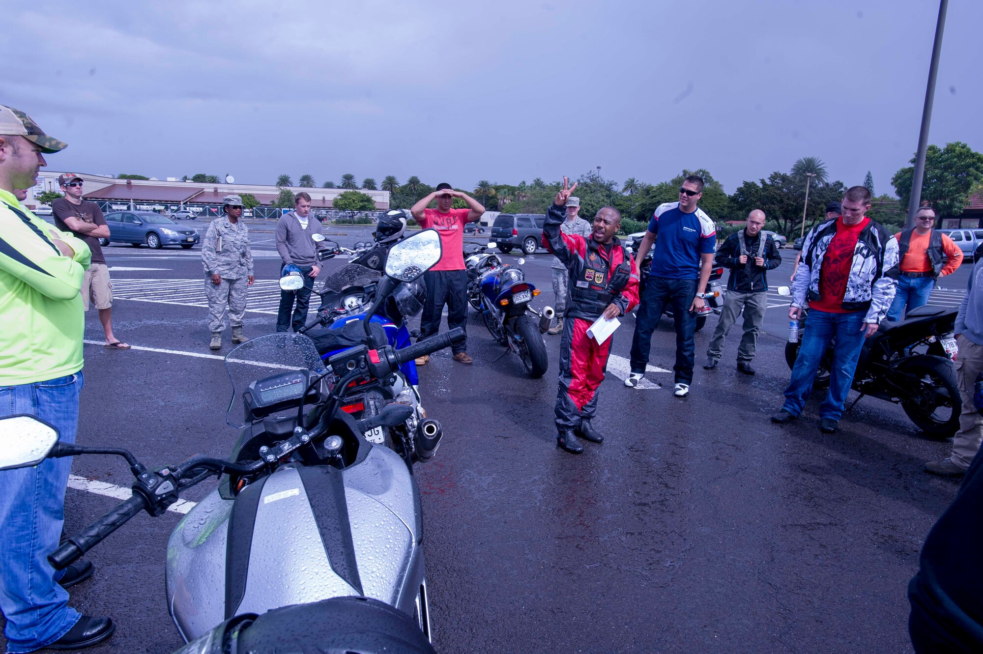 Master Sgt. Alfred Wells, 15th Aircraft Maintenance Squadron first sergeant, demonstrates proper hand signals before leading a group safety ride for 15th Maintenance Group Airmen March 31, 2014. More than 50 15th MXG Airmen joined their leadership for a 50-mile ride around the island. The day’s ride took the group through changing traffic patterns, weather conditions and speed limits, and tested the group’s ability to act as a team. (U.S. Air Force photo/Tech. Sgt. Terri Paden)