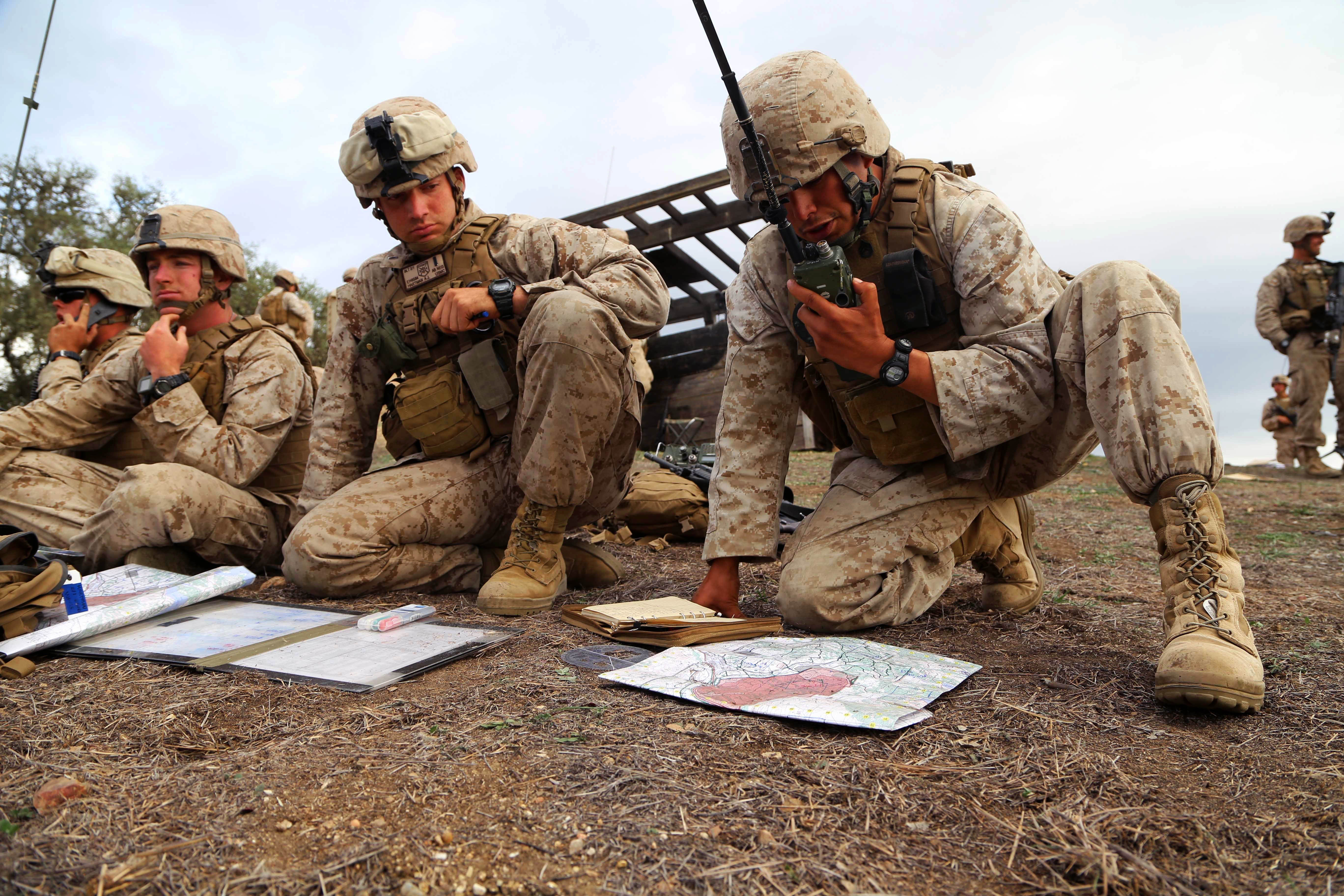 Marines establish communication with Charlie Battery, the artillery