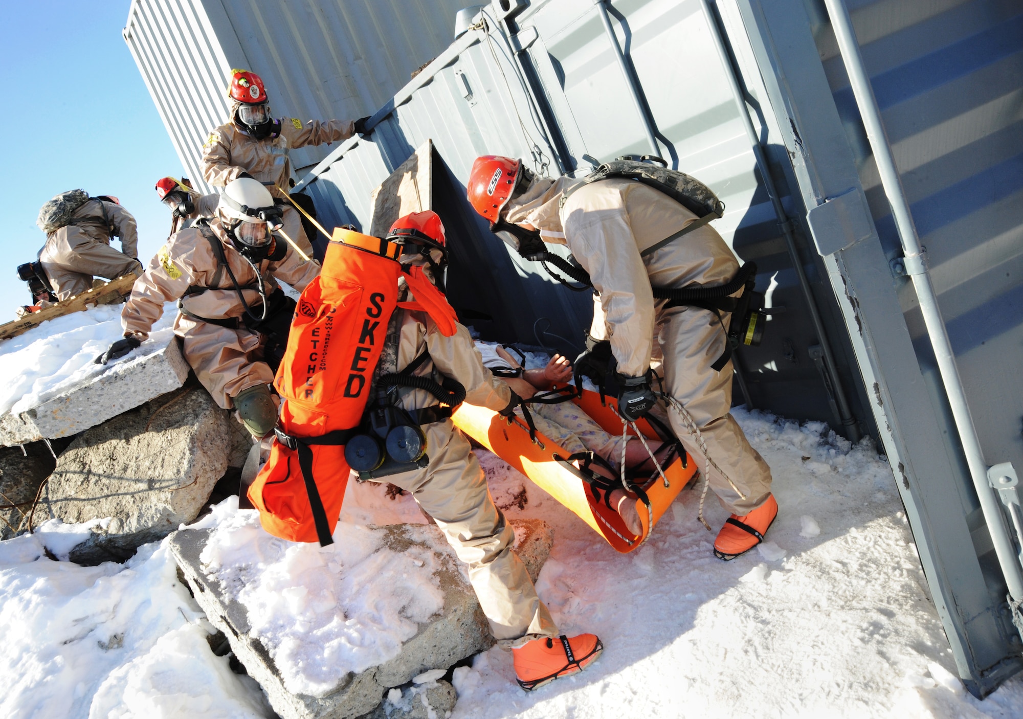 Members of the Oregon and Hawaii National Guard’s CBRNE Enhanced Response Force Package (CERFP) work together to quickly transport a simulated victim caught in a debris pile during the Vigilant Guard-Alaska 2014 exercise, near Joint Base Elmendorf-Richardson, Anchorage, Alaska, March 30, 2014. (U.S. Air National Guard photo by Tech. Sgt. John Hughel, 142nd Fighter Wing Public Affairs/Released)