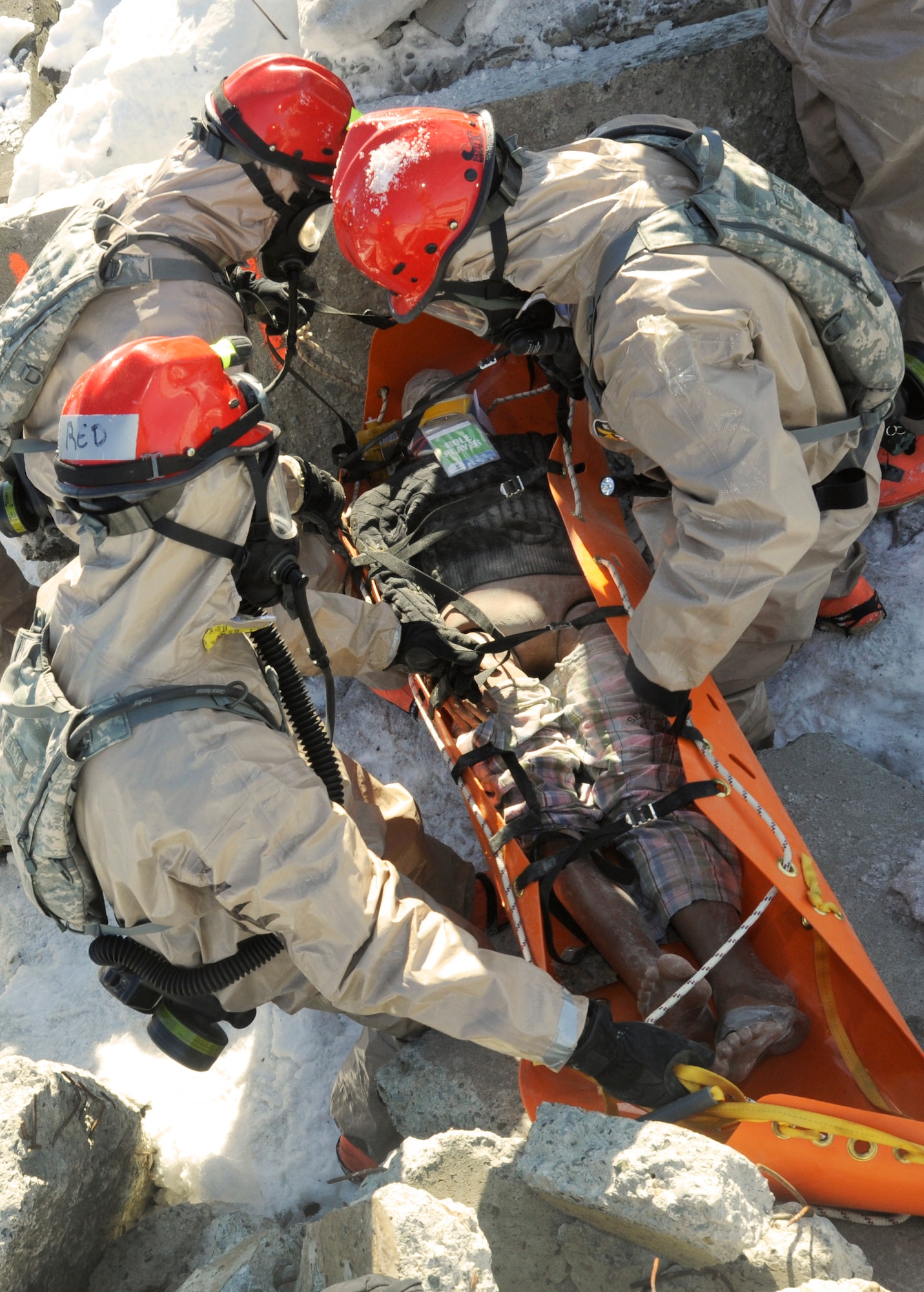 Members of the Oregon National Guard’s CBRNE Enhanced Response Force Package (CERFP), free a simulated victim that was trapped during the Vigilant Guard-Alaska 2014 exercise, near Joint Base Elmendorf-Richardson, Anchorage, Alaska, March 29, 2014. (U.S. Air National Guard photo by Tech. Sgt. John Hughel, 142nd Fighter Wing Public Affairs/Released)
