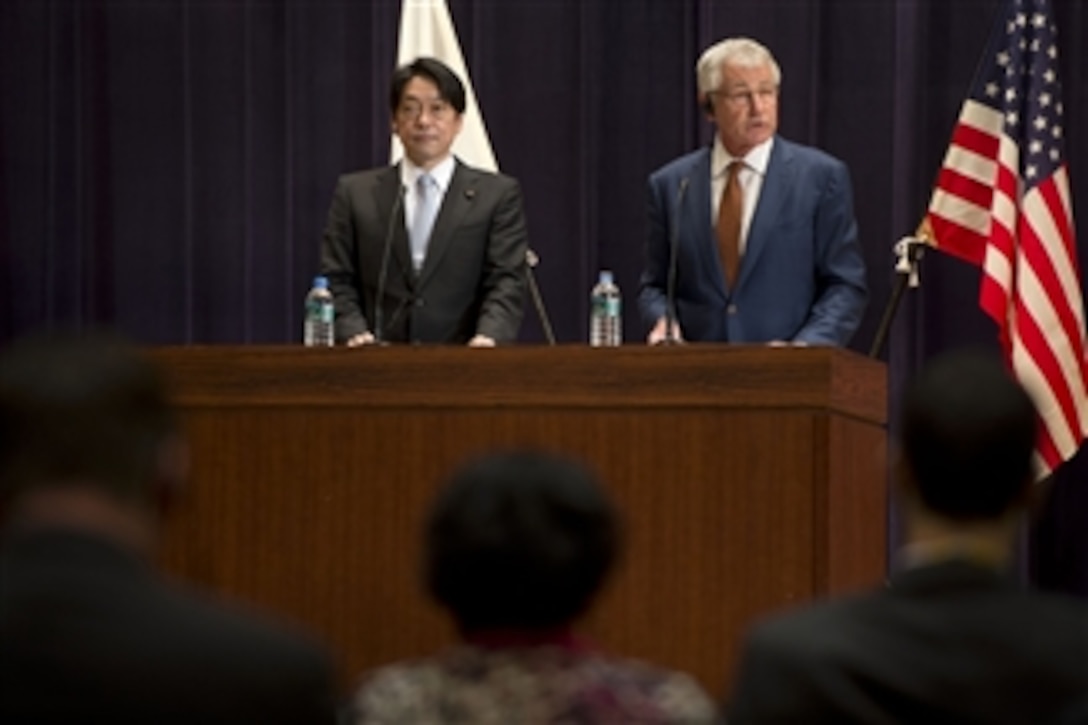 U.S. Defense Secretary Chuck Hagel and Japanese Defense Minister Itsunori Onodera hold a joint press conference in Tokyo, April 6, 2014.