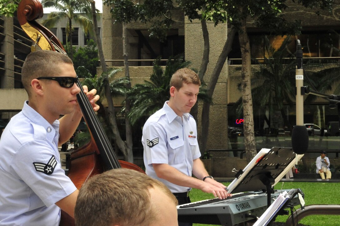 HONOLULU, Hawaii – Two of our newest members, SrA Detra (bass) and SrA Adam Walker (piano), play some cool jazz in the hot sun! Papana, the jazz ensemble with the USAF Band of the Pacific-Hawaii, played at Bishop Square, Apr. 3, 2014. The Band of the Pacific-Hawaii plays over 100 annual public concerts, in efforts to build stronger community and military ties. (US Air Force Photo/SSgt Courtney Clifford/released)