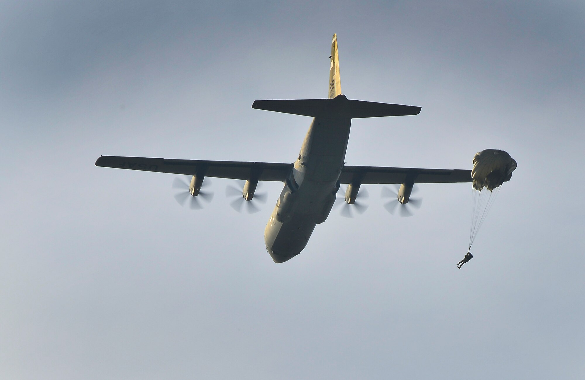 Polish-US paratroopers jump together during Av-Det rotation > Ramstein Air  Base > Article Display