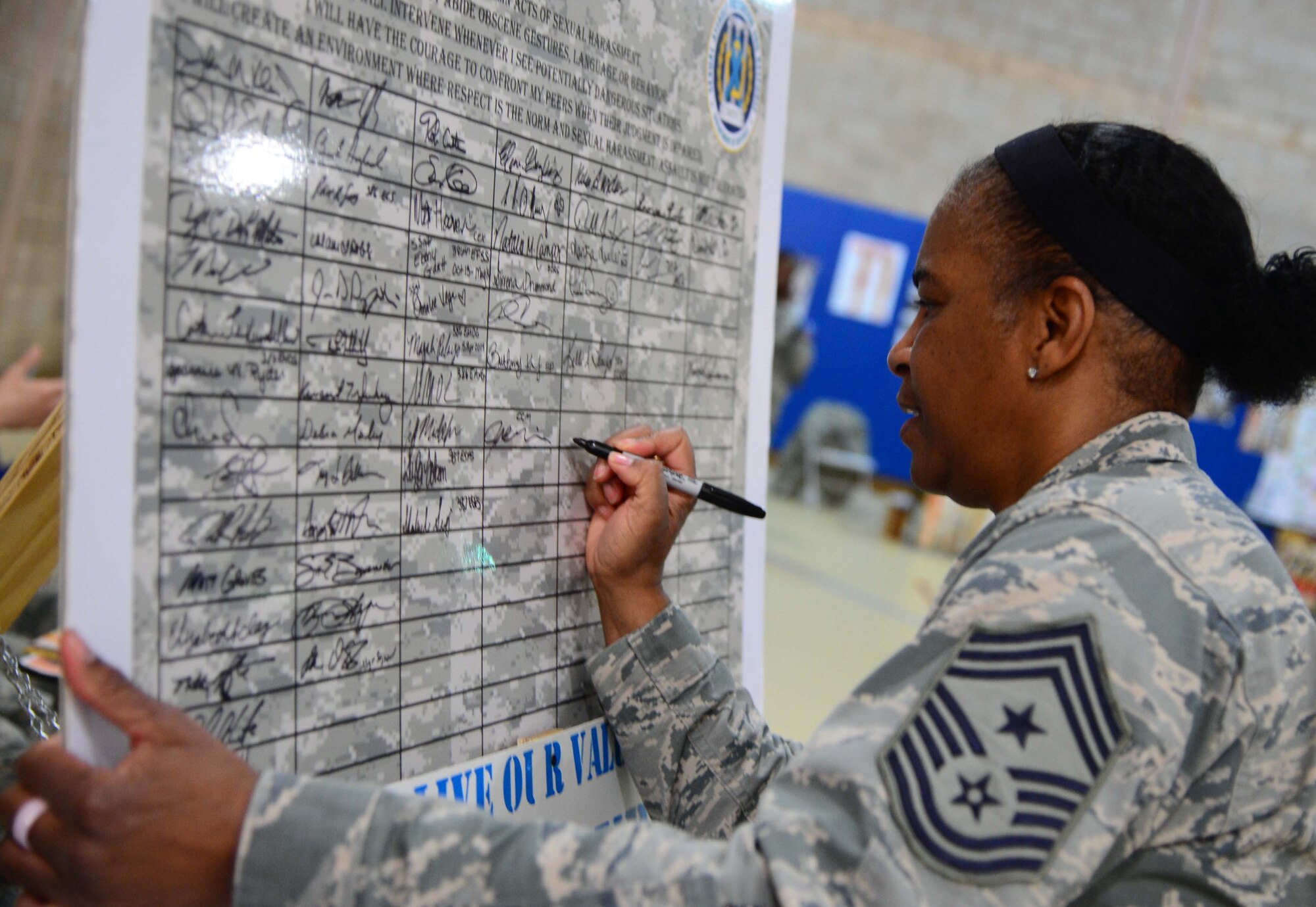 Air Forces Central Command Chief Master Sgt. Shelina Frey pledges to
eradicate sexual harassment and sexual assault for National Sexual Assault
Awareness Month, during her visit to the 386th Air Expeditionary Medical
Group "Wellness Block Party" at an undisclosed location in Southwest Asia.
Frey served as the commander's advisor regarding issues of the health,
Morale and welfare of the enlisted force in the area of responsibility. She met with and recognized numerous Airmen for their continuous service to the U.S. Air Force during Operation Enduring Freedom. (U.S. Air Force photo by Senior Airman Desiree W. Moye)

