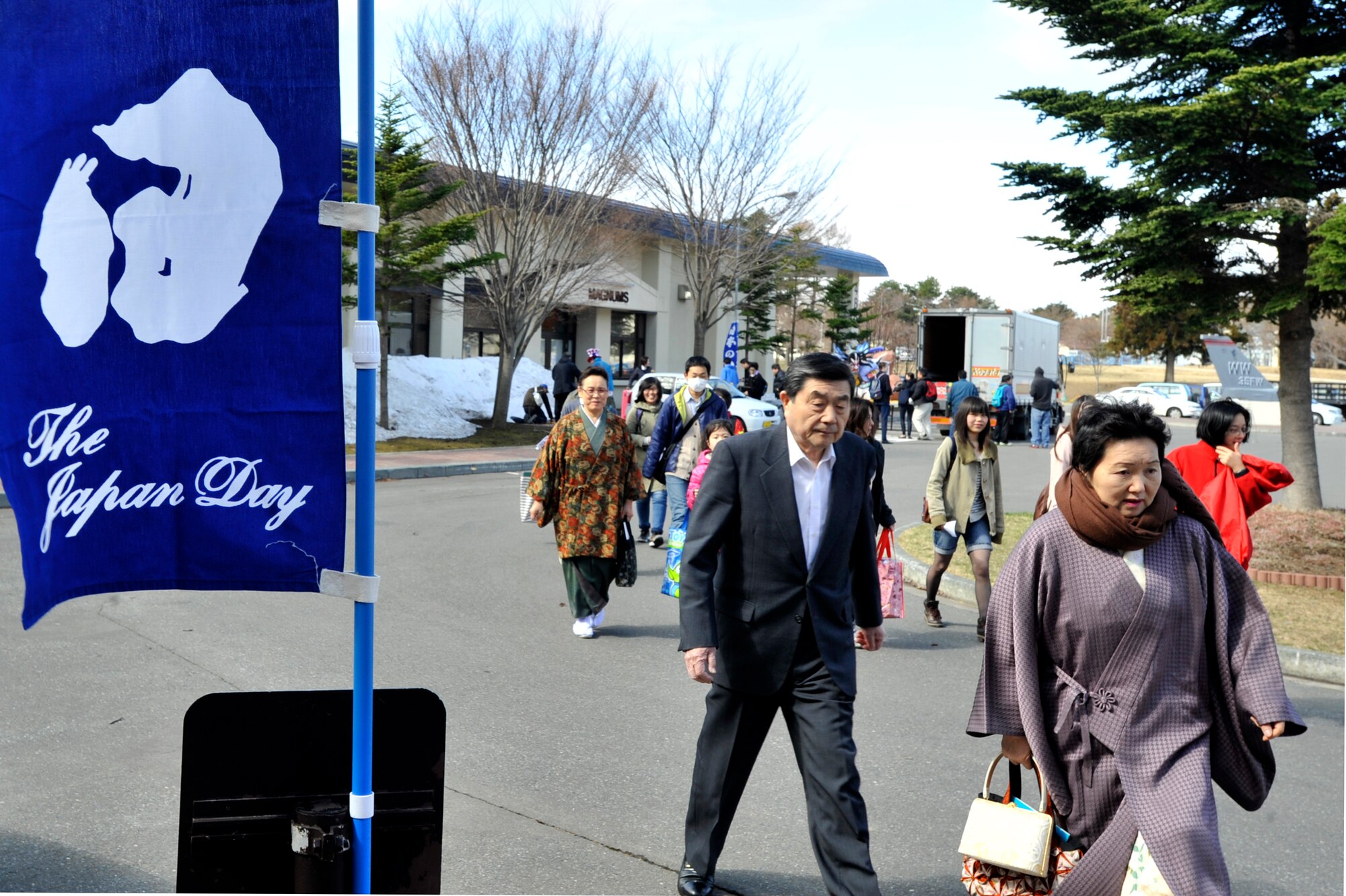 MISAWA AIR BASE, Japan – Celebrating the 27th Annual Japan Day festival, 630 Japanese performers and exhibitors arrive at Misawa Air Base, Japan, April 5, 2014. The event allowed base residents to experience the Japanese culture first hand with demonstrations of youth drummers, Japanese sword fighting techniques and traditional folk song and dances. (U.S. Air Force photo/Staff Sgt. Tong Duong) 