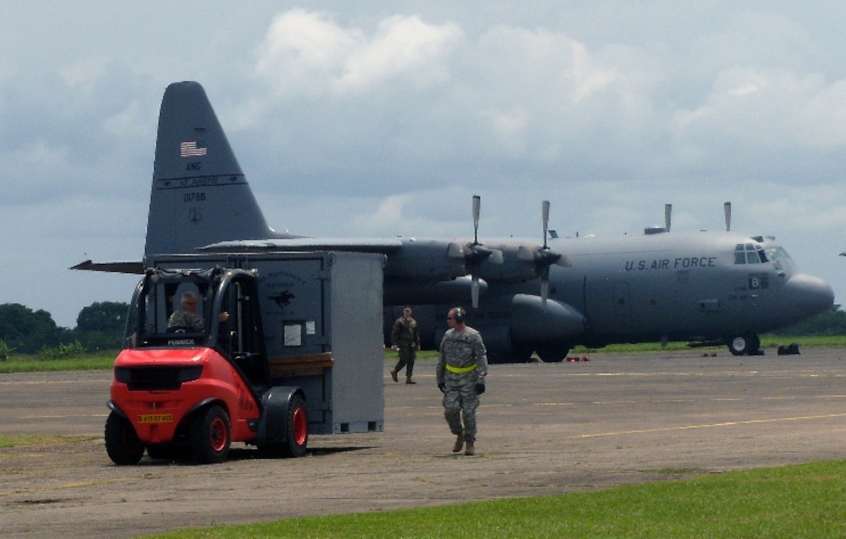 Master Sgt. Kelley Moore, of the South Dakota Army National Guard’s 881st Movement Control Team, offloads a container from a C-130 aircraft at Douala Airport in Cameroon, Africa, during the Central Accord 14 exercise, March 11, 2014. The 881st provided logistics support to the exercise Central Accord 14, March 7 – 21, and members were responsible for the management and preparation of cargo and personnel that need to be transported aboard aircraft throughout the country.