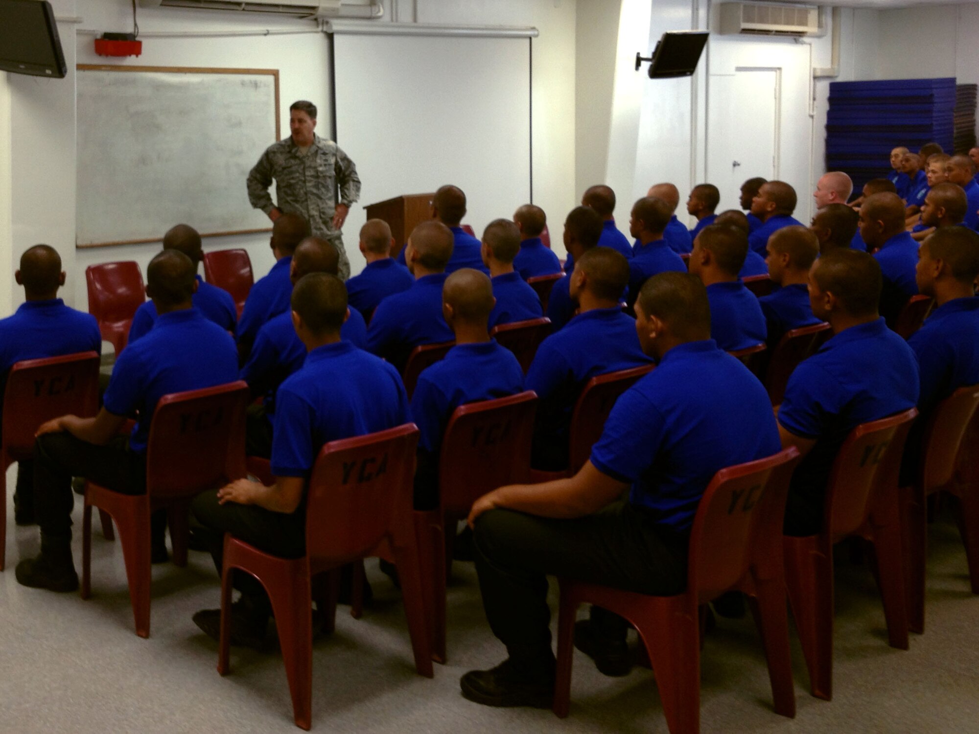 Brig. Gen. John P. Horner, Air Force Recruiting Service commander, briefs members of the 369th Recruiting Squadron Delayed Entry Program in Oahu, Hawaii, March 17. The DEP members are part of the Hawaii Youth Challenge. The visit was one stop on Horner’s tour of the 369th RCS offices throughout the Pacific Rim and Oceania. (U.S. Air Force photo)