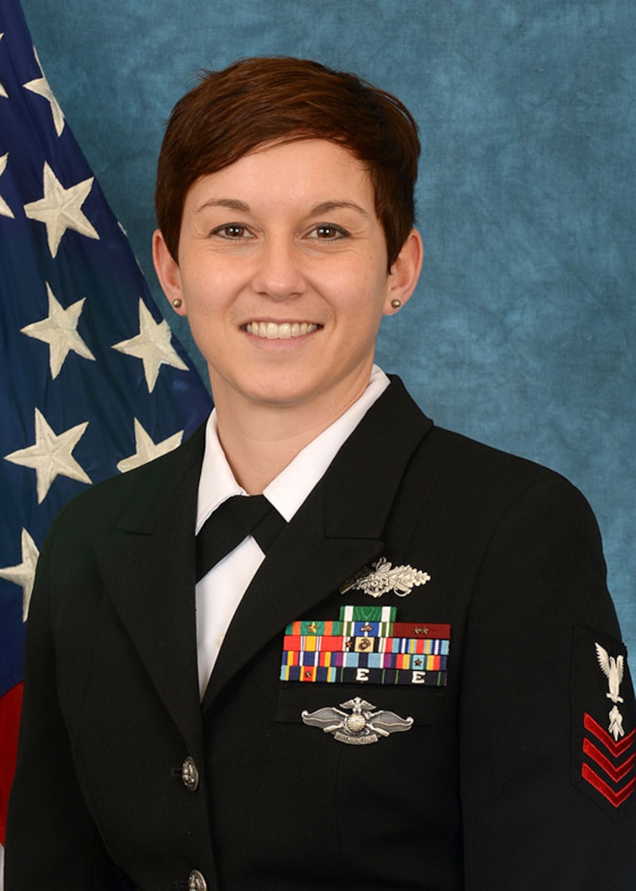 Seabee Named Pacific Fleet Shore Sailor of the Year > Seabee Magazine ...