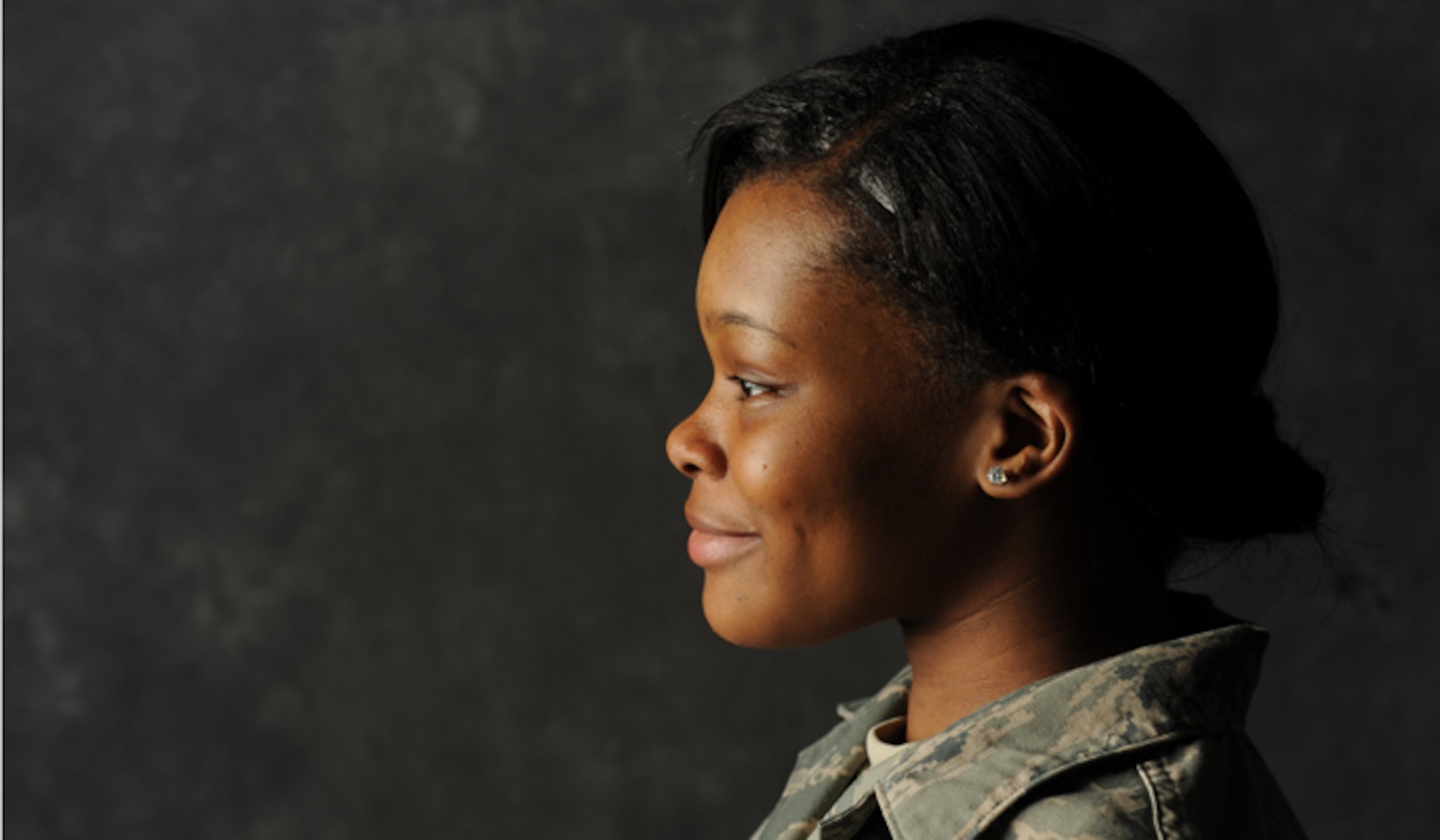 Airman 1st Class Amber Davenport poses for a photo April 2, 2014, at Minot Air Force Base, N.D. Davenport recently donated a kidney to her mother, who had a life-threatening kidney disease. Davenport is a 5th Bomb Wing knowledge operations manager. (U.S. Air Force photo/Tech. Sgt. Aaron D. Allmon)