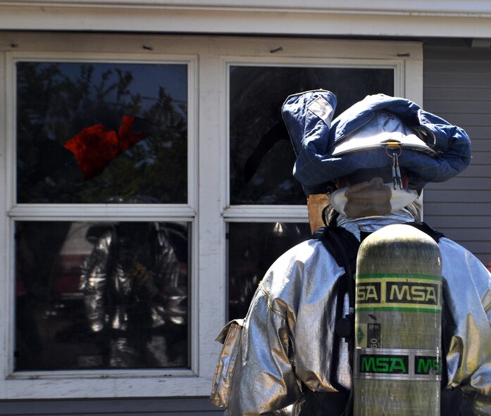 TRAVIS AIR FORCE BASE, Calif. -- Firefighters from Team Travis and Team Beale partnered with firefighters from several local communities, to conduct training at two off-base sites April 5 and 6. Twenty-five Airmen from the 349th and six from the 60th Civil Engineer Squadrons, joined nearly 30 Airmen from the 940th and 9th CES and firefighters from the cities of Vacaville, Fairfield, Dixon, Winters, Suisun City and Benicia, for training to gain additional hands-on experience, and reinforce connections within the neighboring groups. (U.S. Air Force photo / Ellen Hatfield) 