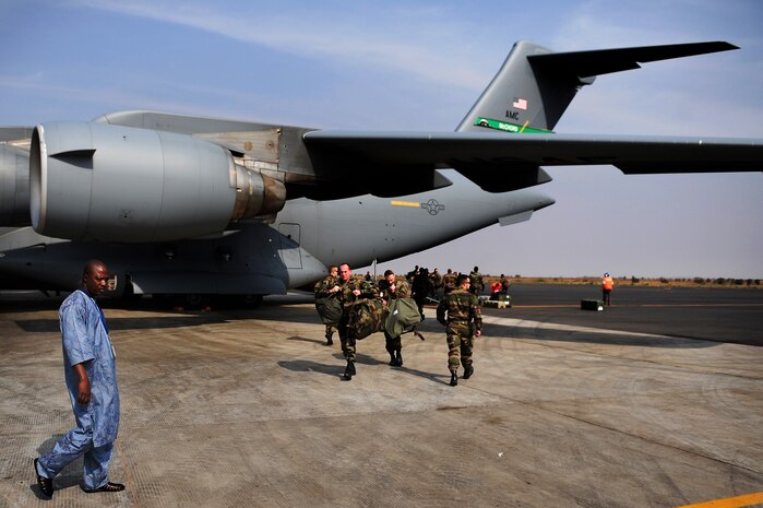 French soldiers leave a U.S. Air Force C-17 Globemaster III in support of Operation Serval as France increases their presence in the Republic of Mali to fight Islamic extremists Jan. 23, 2013.  The United States agreed to help France airlift troops and equipment into Mali. (U.S. Air Force photo/Senior Airman James Richardson)