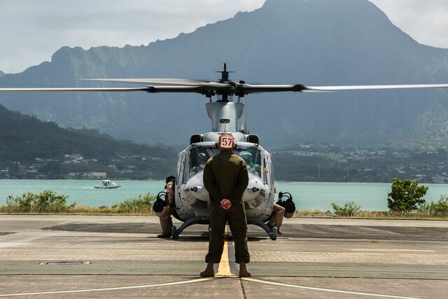 【レア未開封】LOS ANGELES SHERIFF MD500E w/クルー HMLA-367's 'Scarface' deal lethal strikes