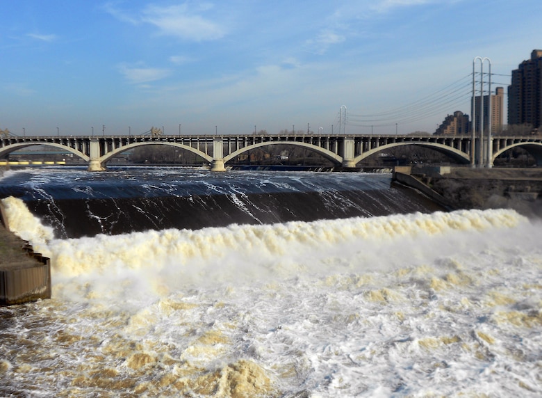 When flows on the Mississippi River reach 30,000 cubic feet per second at St. Anthony Falls, the three Minneapolis locks are closed to recreational boaters. When flows reach 40,000 cubic feet per second, it is also closed to commercial vessels. [Photo: May 2013]