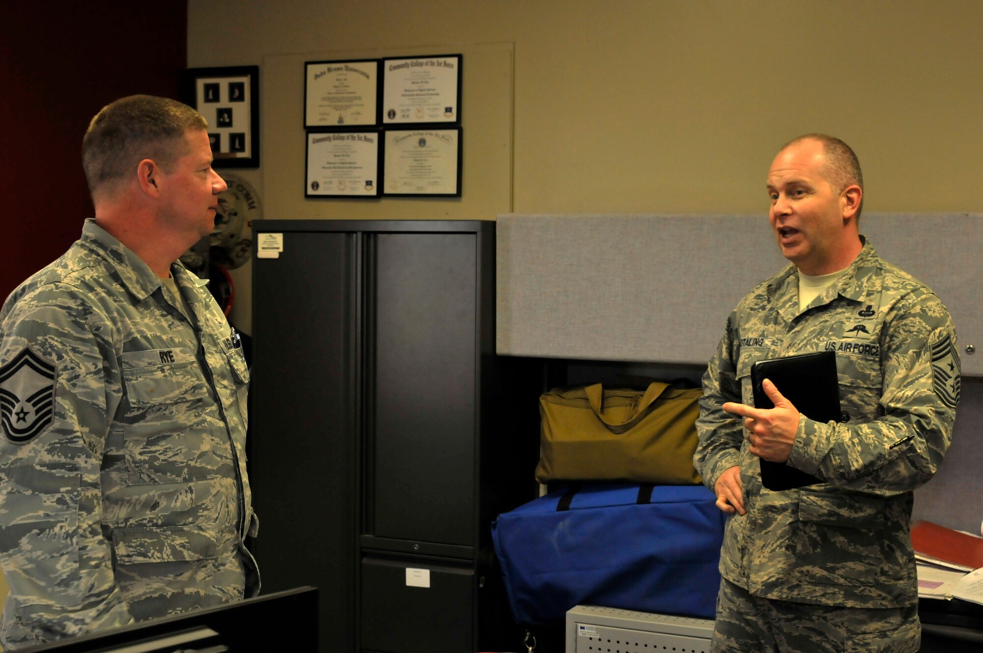 Air National Guard Command Chief Master Sgt. James W. Hotaling speaks with Senior Master Sgt. Damon Rye at Ebbing Air National Guard Base, Fort Smith, Ark., April 5, 2014. Hotaling visited with many different Airmen during his time at the 188th Fighter Wing. He also met with wing leadership before touring the unit’s facilities. (U.S. Air National Guard photo by Airman 1st Class Cody Martin/Released)