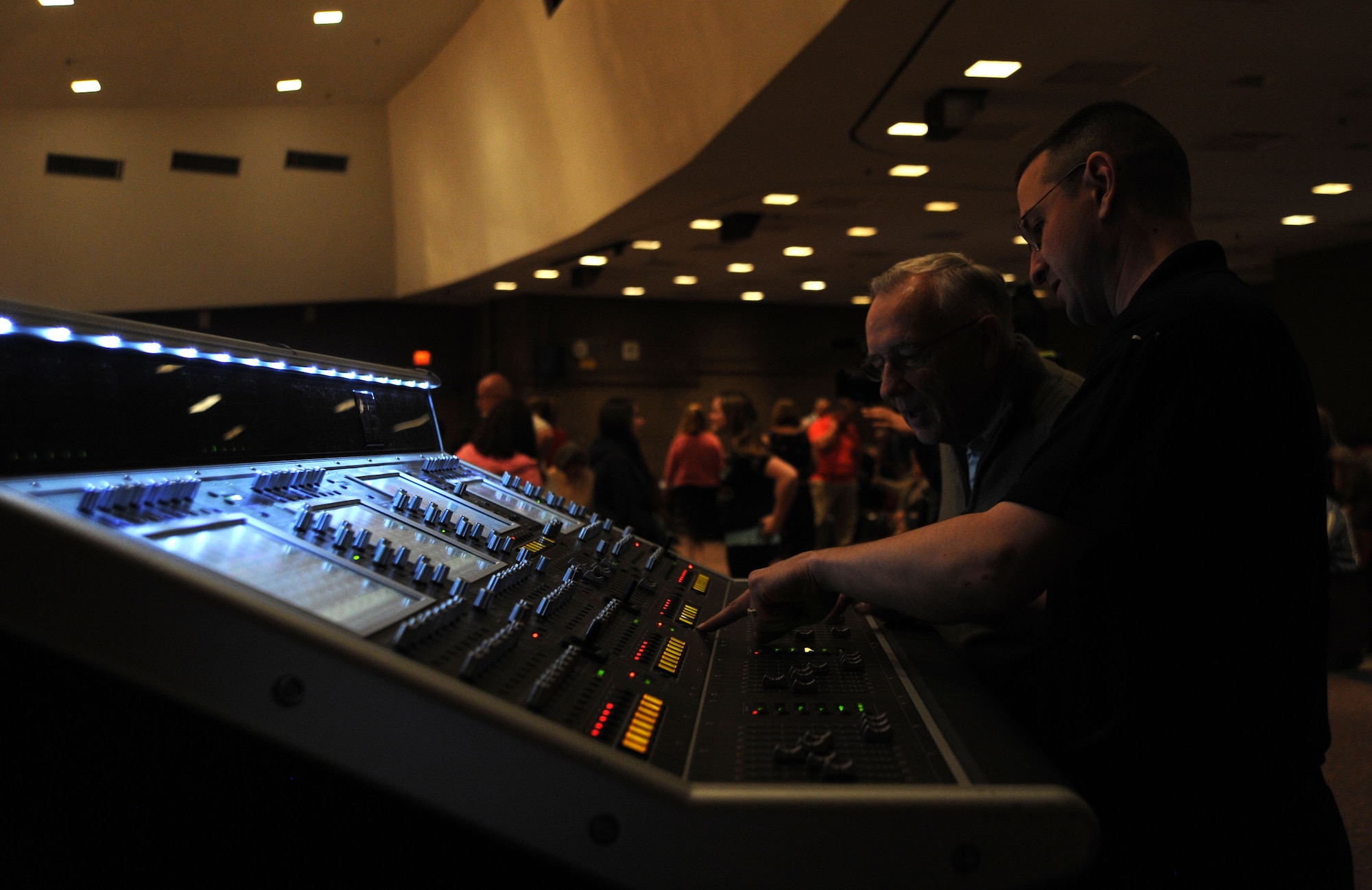 Master Sgt. Loren Zimmer explains a digital mixing console to audience members prior to a performance by The U.S. Air Force Band at Davison High School in Davison, Mich., April 12, 2014. Zimmer, a native of Eagle, Neb., is an audio engineer with the Band. His technical knowledge has been an integral part of developing the Band's recording program. (U.S. Air Force photo/Master Sgt. Tammie Moore)