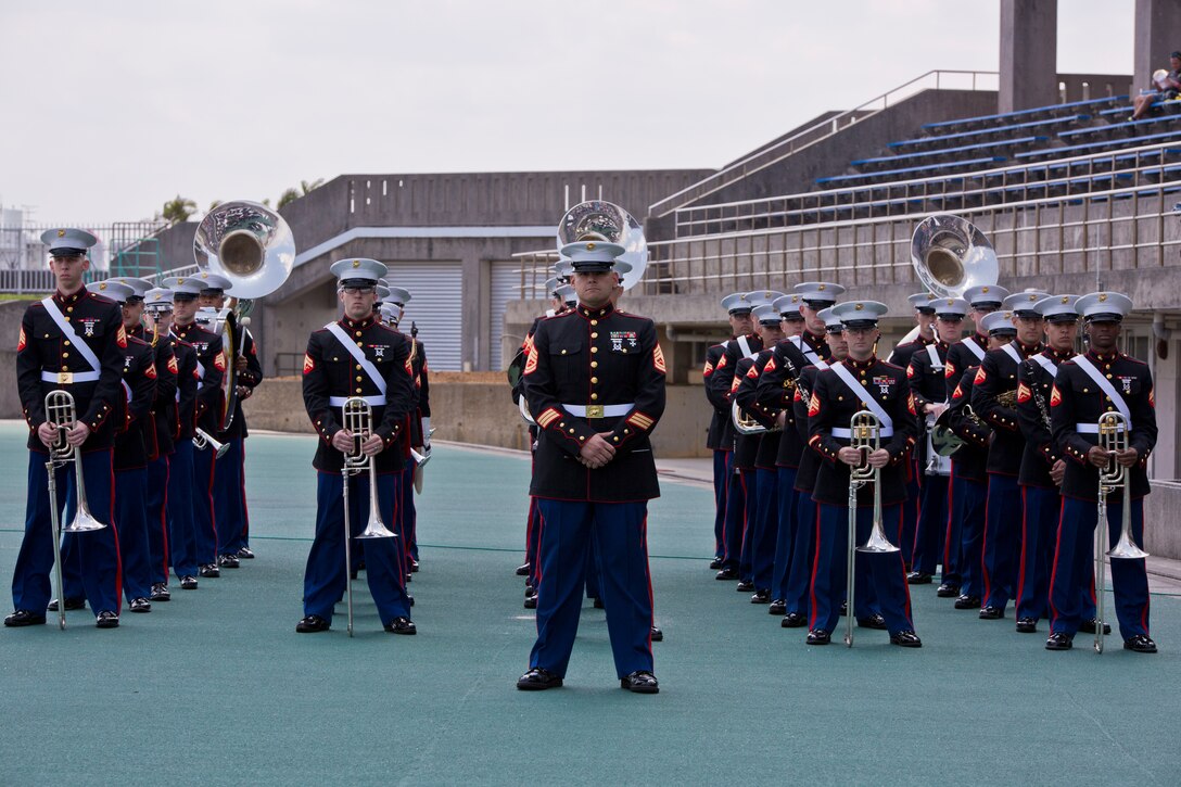 III MEF Band performs for Kobe Leonessa and University of California ...