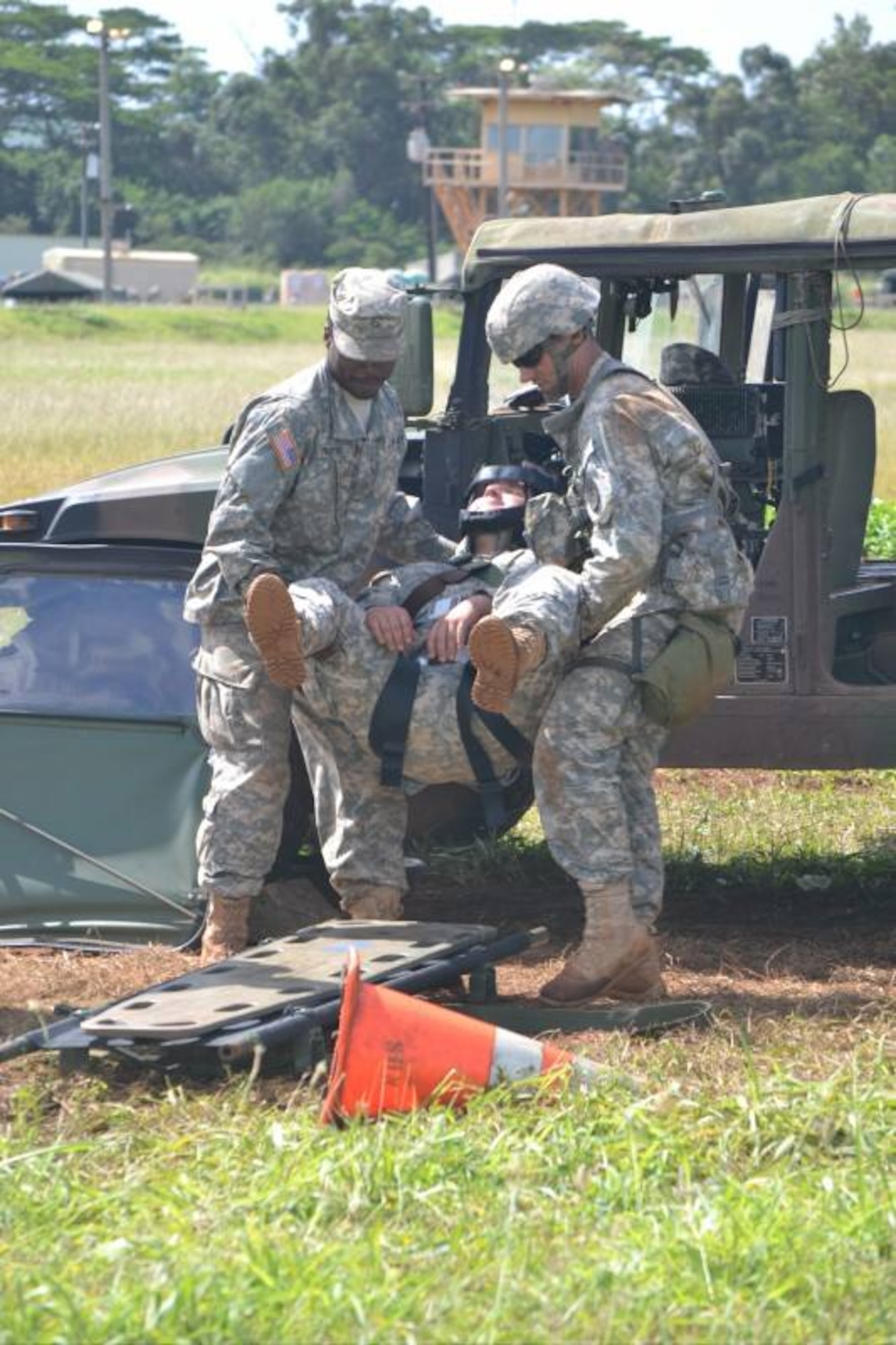 Two Soldiers in the Expert Field Medical Badge course extract a simulated casualty from a HUMVEE during the EFMB course at Schofield Army Barracks, Hawaii, March 31 through April 11, 2014. To successfully complete the course, students had to demonstrate their proficiency at tactical combat casualty care, standard and non-standard evacuation operations, take a written test, execute U.S. Army Warrior communications and chemical, biological, radiological, nuclear and high-yield explosives tasks, perform day and night land navigation and complete a 12-mile road march. (U.S. Army photo courtesy of 25th Infantry Division)
 
