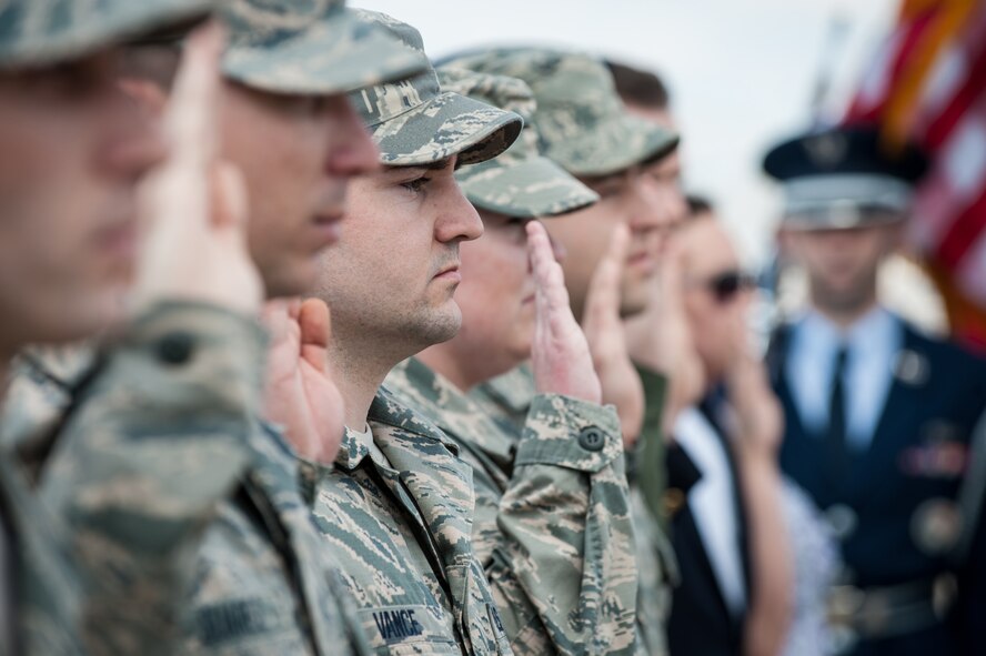 Staff Sgt. Jonathan Vance, a finance specialist from the Kentucky Air National Guard’s 123rd Airlift Wing, was one of 15 Kentucky Air Guardsmen to take the oath of enlistment on the 2nd Street Bridge in Louisville, Ky., April 12, 2014, as part of Thunder Over Louisville’s opening ceremony. The mass swearing-in was led by Lt. Gen. Stanley E. Clarke III, director of the Air National Guard. (U.S. Air National Guard photo by Maj. Dale Greer)