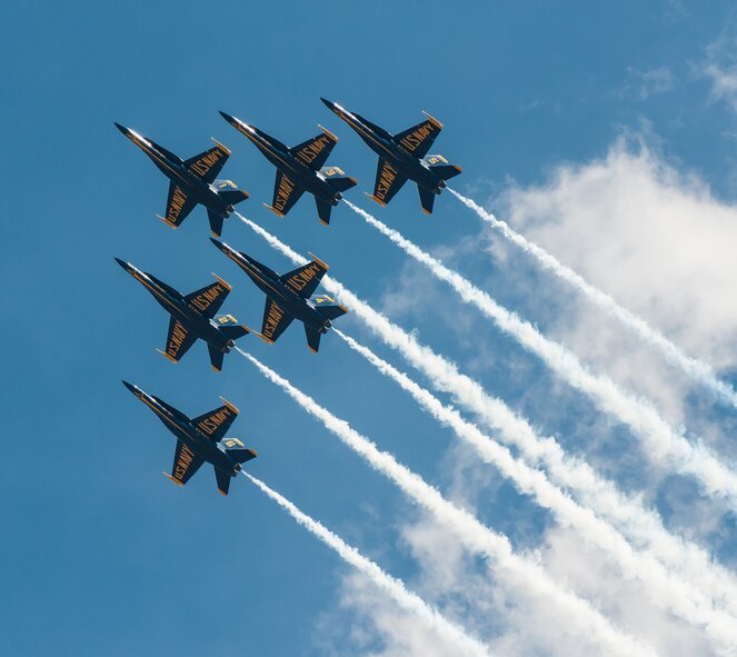 The U.S. Navy’s Blue Angels demonstration squadron performs aerobatic maneuvers over the Ohio River and 2nd Street Bridge in Louisville, Ky., April 12, 2014. More than 650,000 spectators turned out for the event, which was part of the annual Thunder Over Louisville air show. (U.S. Air National Guard photo by Maj. Dale Greer)