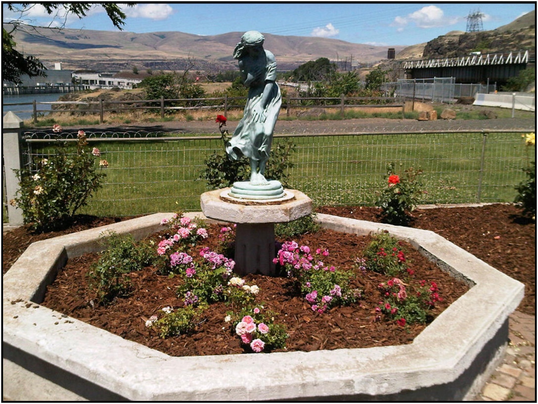 Seufert Rose Garden, located near The Dalles Lock and Dam visitor center, boasts historic rose varieties for visitors to enjoy.